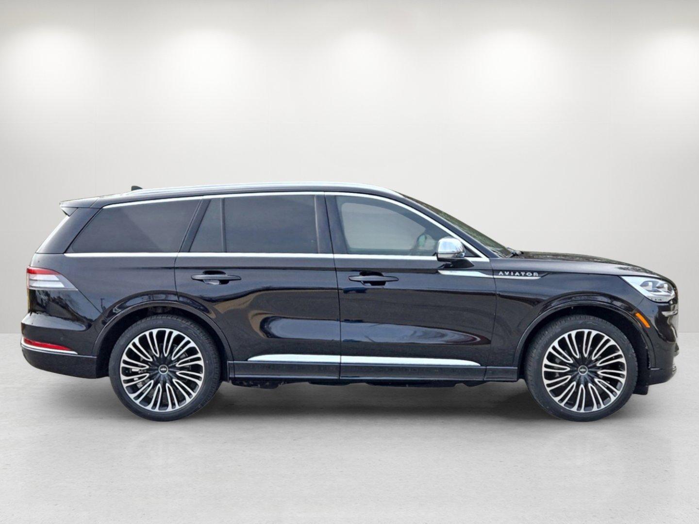 2020 Lincoln Aviator Black Label (5LM5J9XC2LG) with an Twin Turbo Premium Unleaded V-6 3.0 L/183 engine, 10-Speed Automatic w/OD transmission, located at 1430 Gateway Drive, Opelika, AL, 36801, (334) 239-0944, 32.637871, -85.409790 - 2020 Lincoln Aviator Black Label - Photo#3