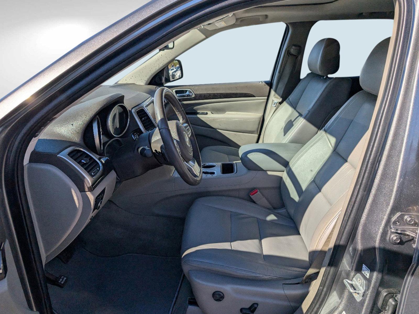 2011 /Dark Graystone/Medium Graystone Interior Jeep Grand Cherokee Laredo (1J4RS4GG8BC) with an Gas/Ethanol V6 3.6L/220 engine, 5-Speed Automatic transmission, located at 1430 Gateway Drive, Opelika, AL, 36801, (334) 239-0944, 32.637871, -85.409790 - 2011 Jeep Grand Cherokee Laredo - Photo#9