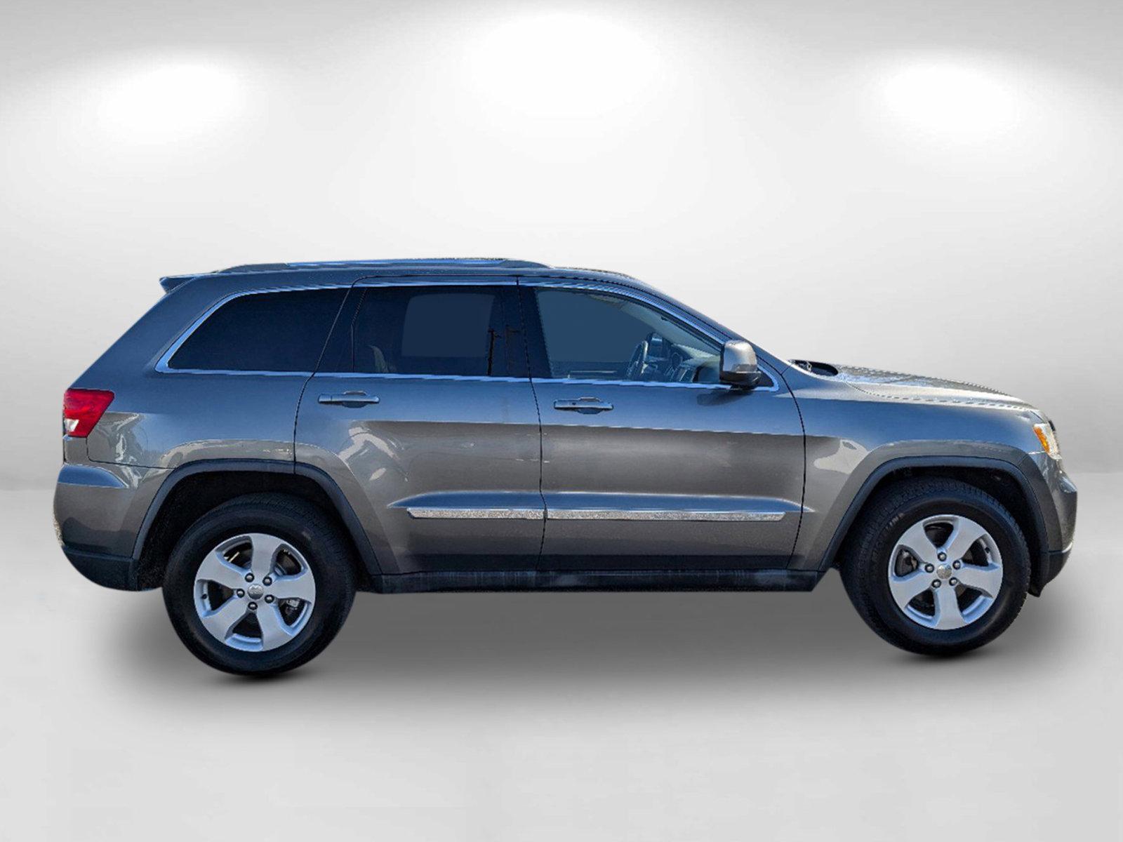 2011 /Dark Graystone/Medium Graystone Interior Jeep Grand Cherokee Laredo (1J4RS4GG8BC) with an Gas/Ethanol V6 3.6L/220 engine, 5-Speed Automatic transmission, located at 1430 Gateway Drive, Opelika, AL, 36801, (334) 239-0944, 32.637871, -85.409790 - 2011 Jeep Grand Cherokee Laredo - Photo#3