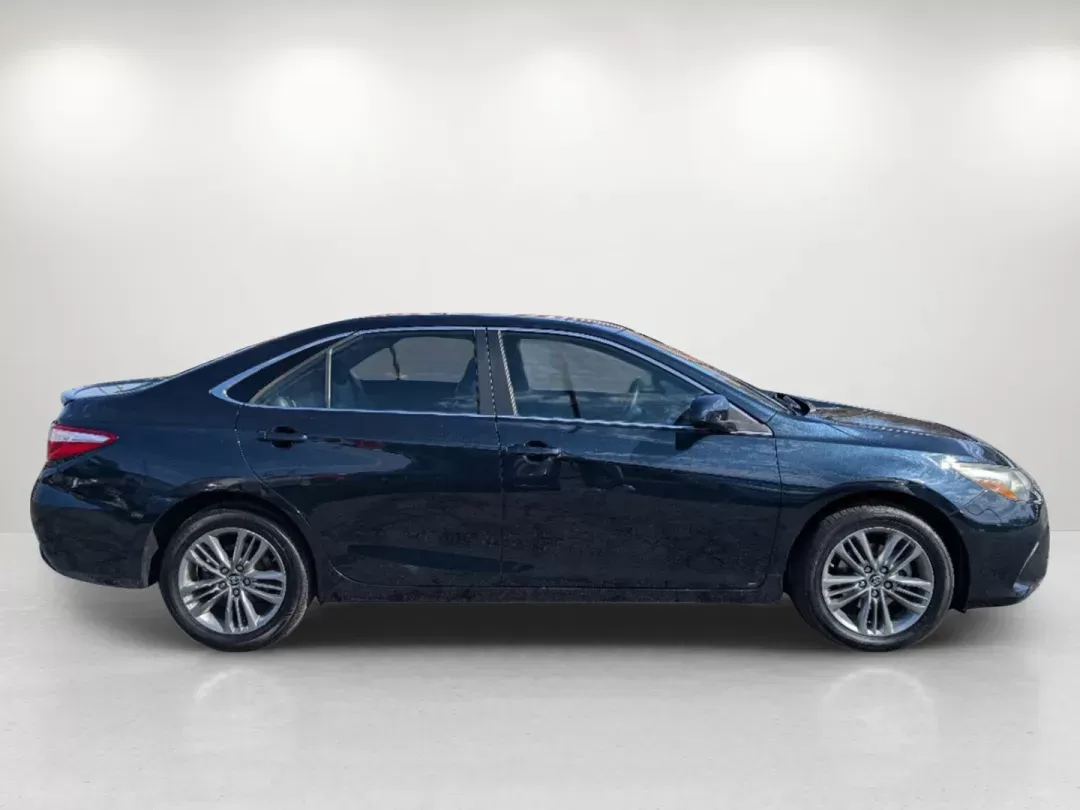 2016 Toyota Camry SE (4T1BF1FK7GU) with an Other engine, located at 1430 Gateway Drive, Opelika, AL, 36801, (334) 239-0944, 32.637871, -85.409790 - **Explore New Adventures with the 2016 Toyota Camry SE at Gils Auto Opelika!**<br /> <br /> Are you in the market for a reliable sedan that balances style, comfort, and performance? The 2016 Toyota Camry SE, available now at Gils Auto in Opelika, AL, is not just a car; it's the perfect companion fo - Photo#3