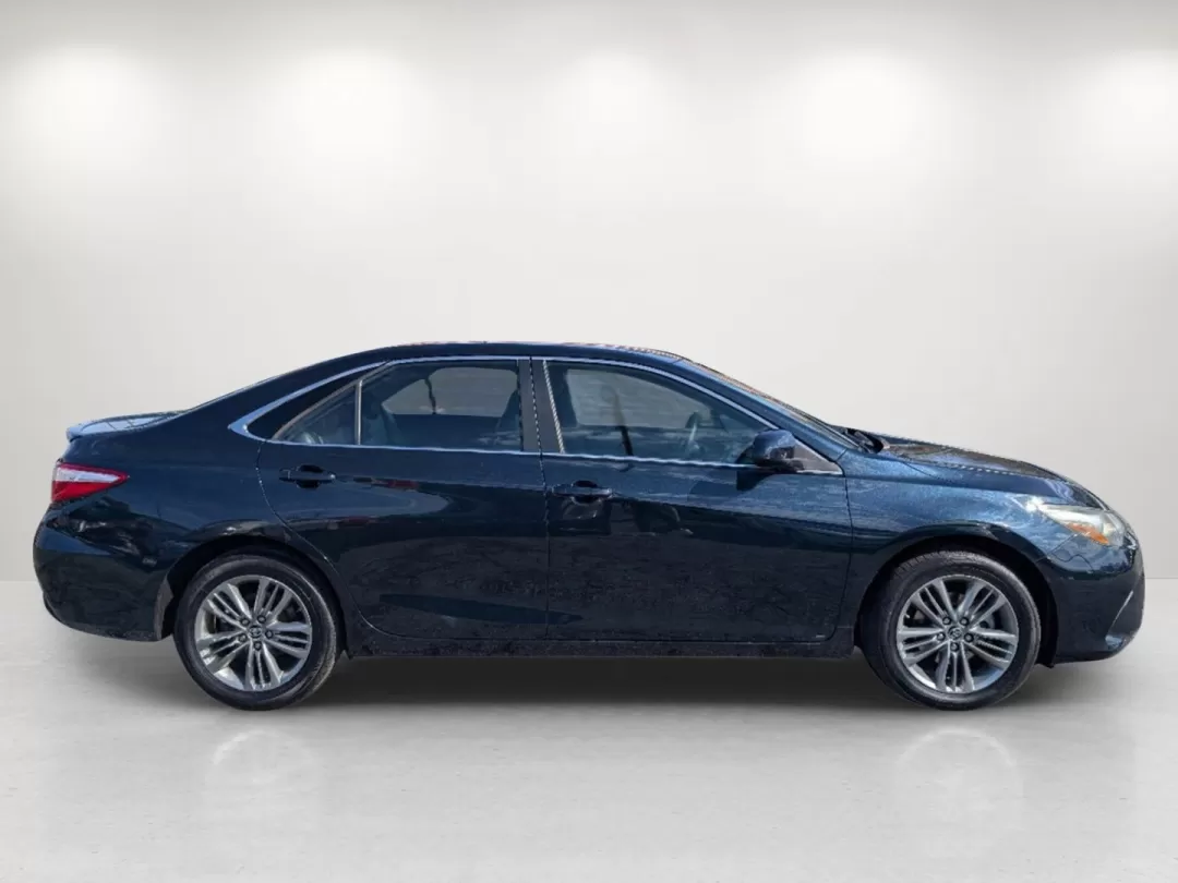 2016 Toyota Camry SE (4T1BF1FK7GU) with an Other engine, located at 3959 U.S. 80 W, Phenix City, AL, 36870, (334) 297-4885, 32.469296, -85.135185 - ### Elevate Your Daily Commute with the 2016 Toyota Camry SE from Gils Auto!<br /> <br /> Are you ready to transform your daily commute or weekend outings? The 2016 Toyota Camry SE is the perfect blend of comfort, efficiency, and style, making it an ideal choice for budget-conscious buyers and growi - Photo#3