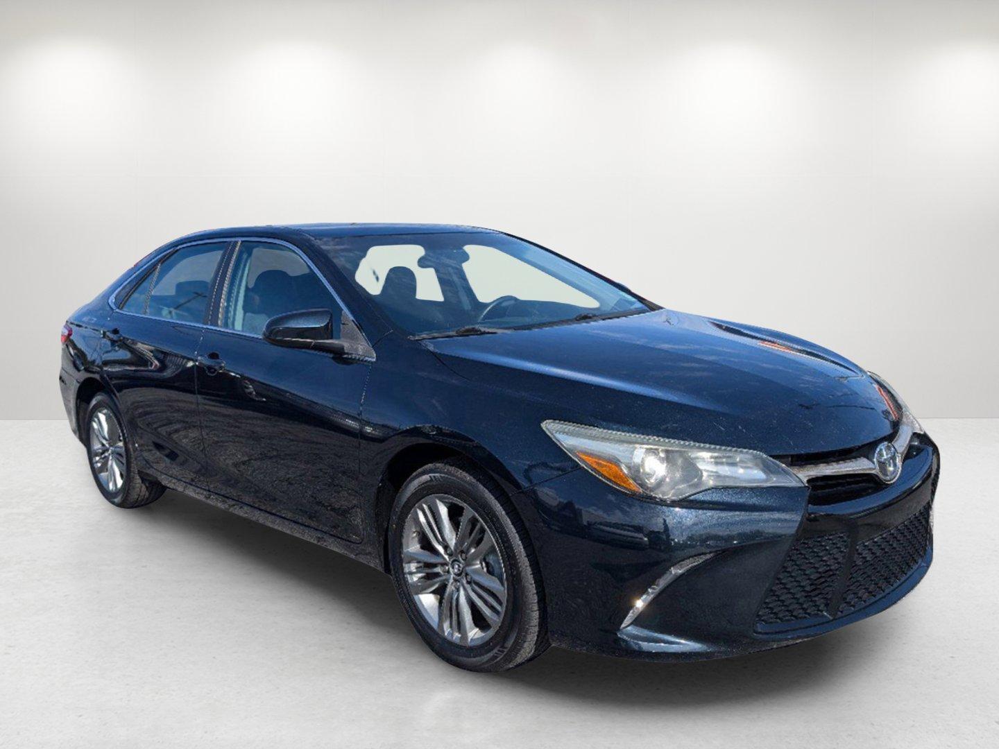 2016 Toyota Camry SE (4T1BF1FK7GU) with an Regular Unleaded I-4 2.5 L/152 engine, 6-Speed Automatic w/OD transmission, located at 5115 14th Ave., Columbus, GA, 31904, (706) 323-0345, 32.511494, -84.971046 - 2016 Toyota Camry SE - Photo#2