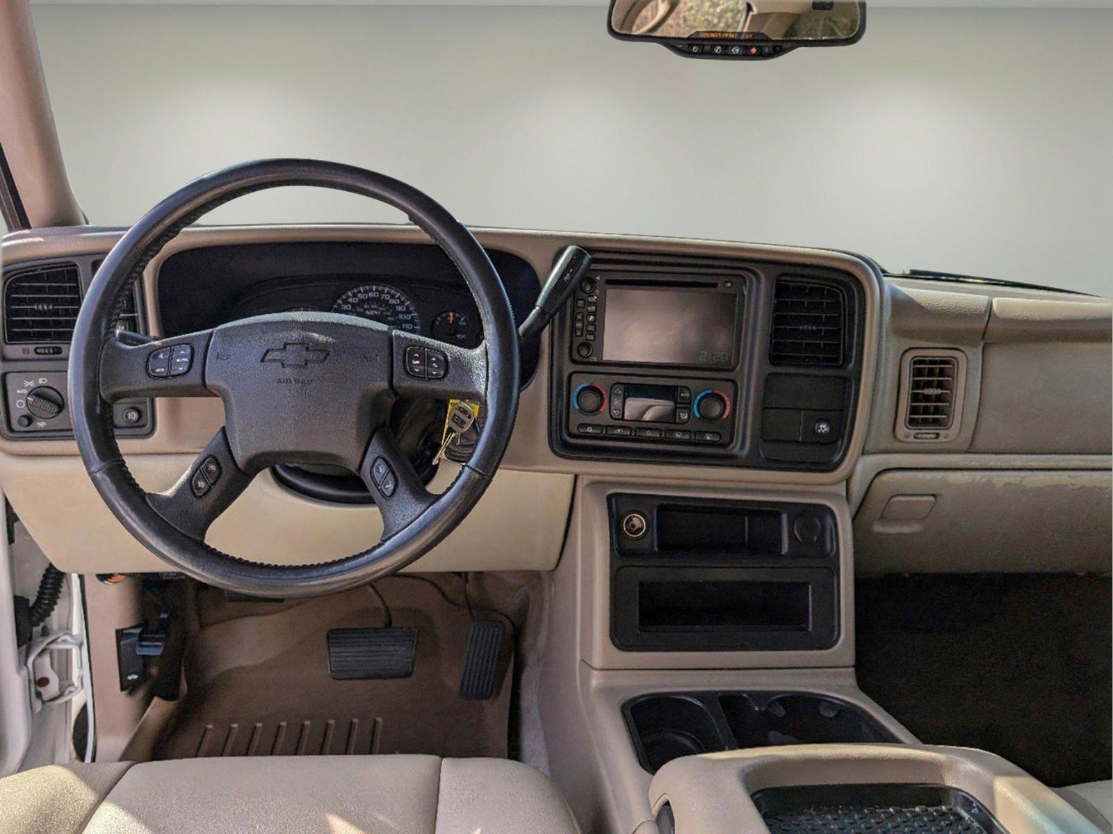 2005 /Tan/Neutral Chevrolet Suburban Z71 (3GNFK16Z25G) with an Gas V8 5.3L/327 engine, 4-Speed Automatic w/OD transmission, located at 3959 U.S. 80 W, Phenix City, AL, 36870, (334) 297-4885, 32.469296, -85.135185 - 2005 Chevrolet Suburban Z71 - Photo#11