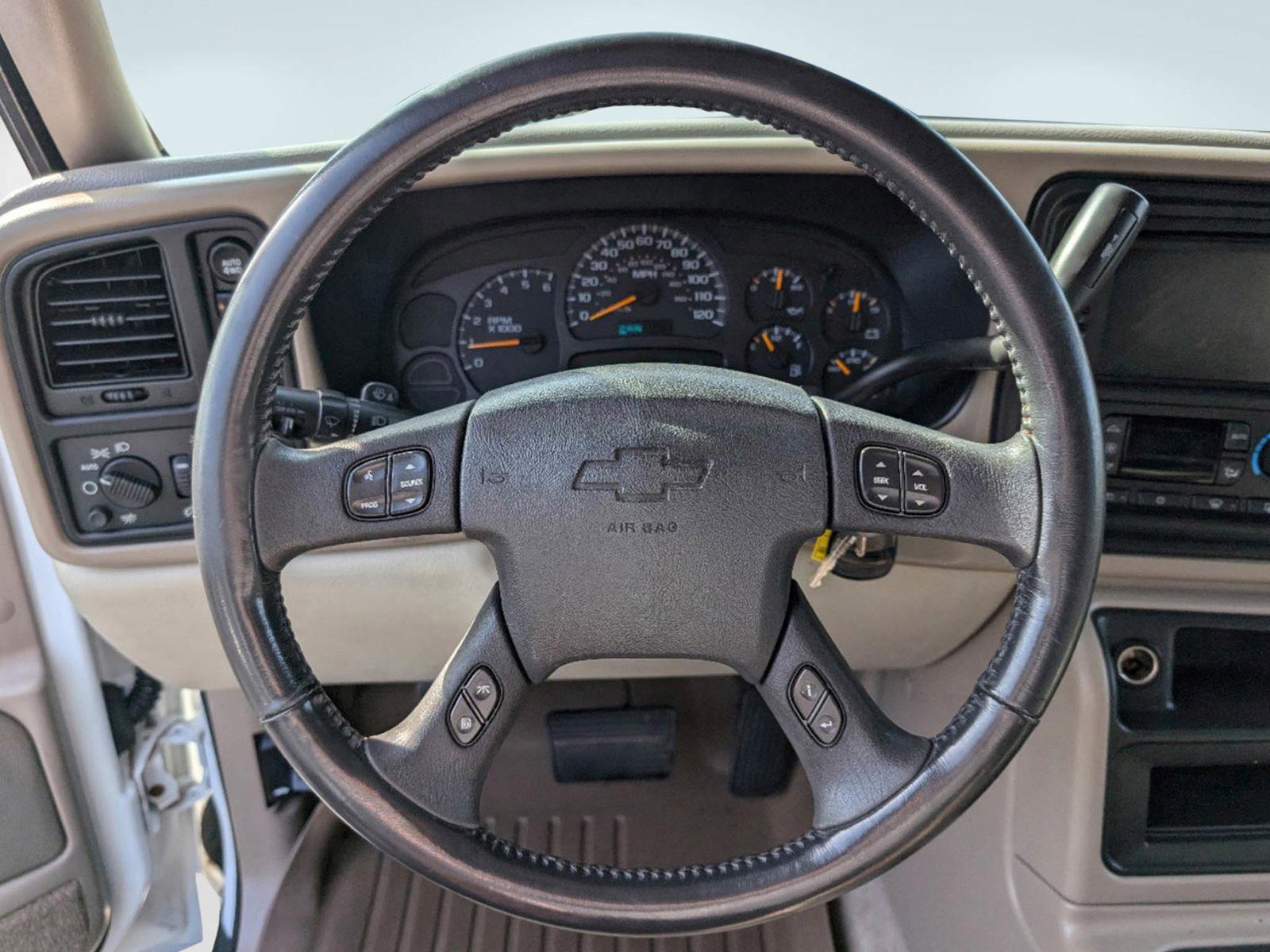 2005 /Tan/Neutral Chevrolet Suburban Z71 (3GNFK16Z25G) with an Gas V8 5.3L/327 engine, 4-Speed Automatic w/OD transmission, located at 3959 U.S. 80 W, Phenix City, AL, 36870, (334) 297-4885, 32.469296, -85.135185 - 2005 Chevrolet Suburban Z71 - Photo#17