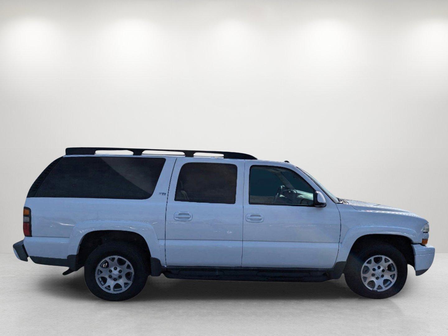 2005 /Tan/Neutral Chevrolet Suburban Z71 (3GNFK16Z25G) with an Gas V8 5.3L/327 engine, 4-Speed Automatic w/OD transmission, located at 3959 U.S. 80 W, Phenix City, AL, 36870, (334) 297-4885, 32.469296, -85.135185 - 2005 Chevrolet Suburban Z71 - Photo#3