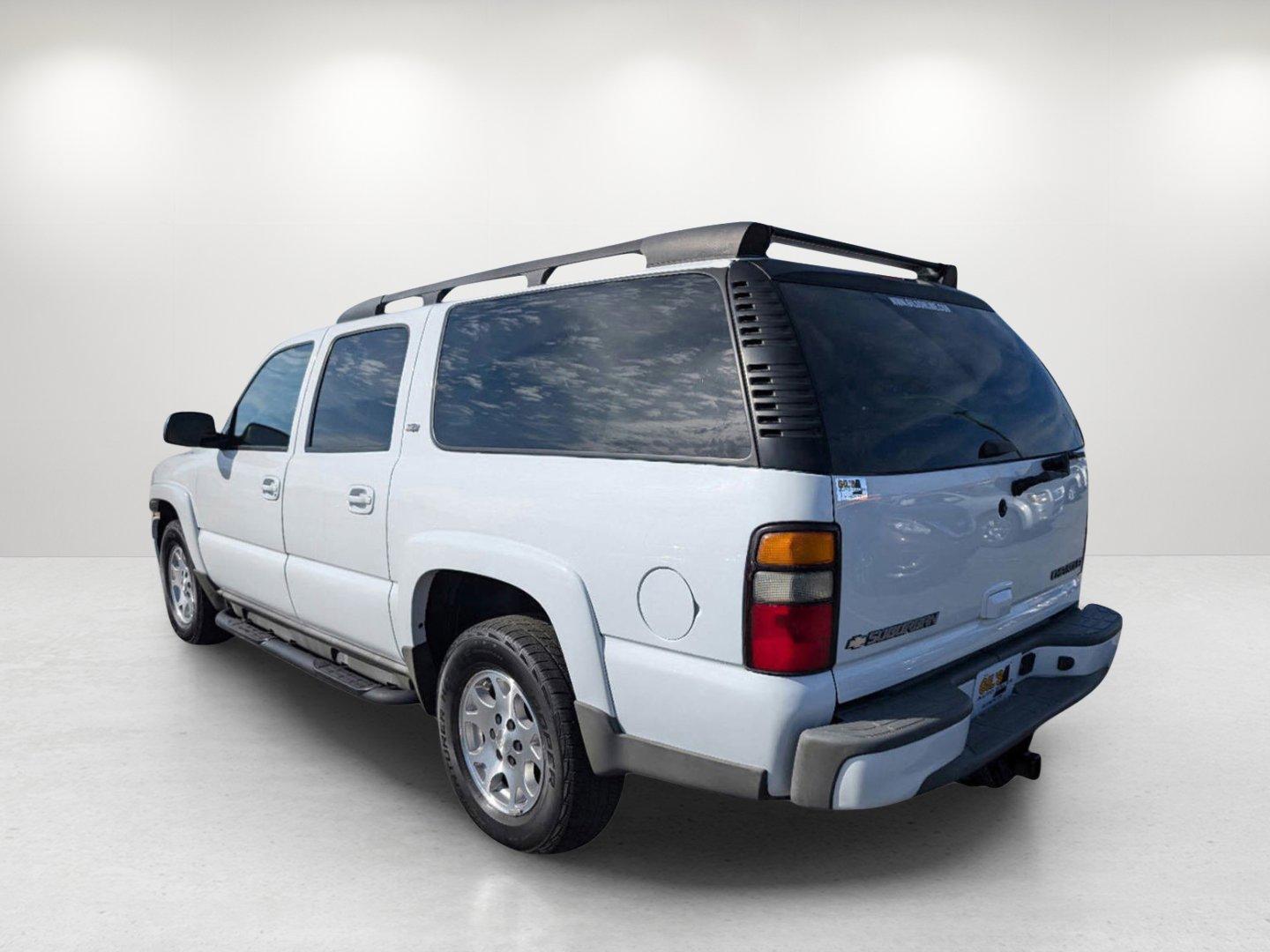 2005 /Tan/Neutral Chevrolet Suburban Z71 (3GNFK16Z25G) with an Gas V8 5.3L/327 engine, 4-Speed Automatic w/OD transmission, located at 3959 U.S. 80 W, Phenix City, AL, 36870, (334) 297-4885, 32.469296, -85.135185 - 2005 Chevrolet Suburban Z71 - Photo#6