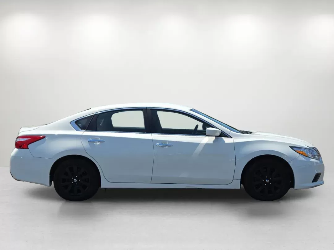 2017 /Charcoal Nissan Altima 2.5 S (1N4AL3AP8HN) with an Other engine, located at 1430 Gateway Drive, Opelika, AL, 36801, (334) 239-0944, 32.637871, -85.409790 - Ready for your next adventure? The 2017 Nissan Altima 2.5 S is the perfect sedan for those who value comfort, style, and reliability, making it an ideal choice for budget-conscious buyers and growing families alike. With spacious seating, advanced technology, and impressive fuel efficiency, this Alt - Photo#3