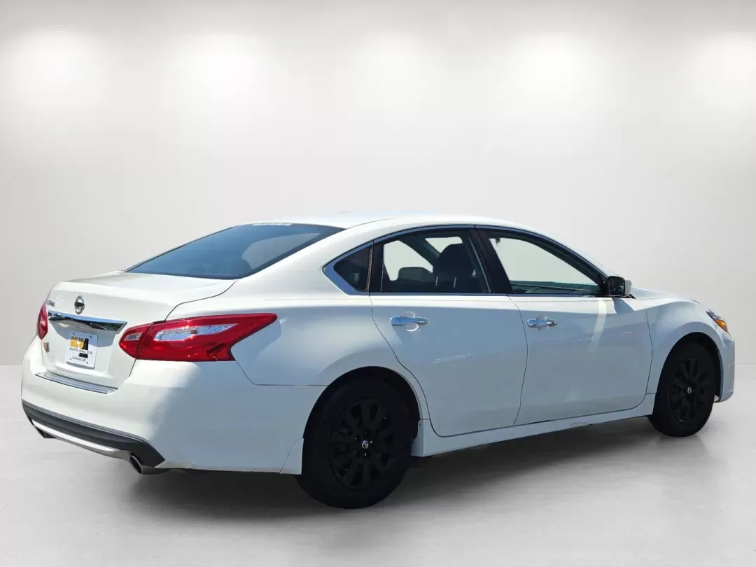 2017 /Charcoal Nissan Altima 2.5 S (1N4AL3AP8HN) with an Other engine, located at 1430 Gateway Drive, Opelika, AL, 36801, (334) 239-0944, 32.637871, -85.409790 - Ready for your next adventure? The 2017 Nissan Altima 2.5 S is the perfect sedan for those who value comfort, style, and reliability, making it an ideal choice for budget-conscious buyers and growing families alike. With spacious seating, advanced technology, and impressive fuel efficiency, this Alt - Photo#4