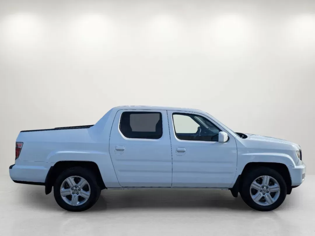 2014 Honda Ridgeline RTL (5FPYK1F50EB) with an Regular Unleaded V-6 3.5 L/212 engine, 5-Speed Automatic w/OD transmission, located at 521 Old Farm Lane Rd, Prattville, AL, 36066, (334) 325-1505, 32.482460, -86.416367 - 2014 Honda Ridgeline RTL - Photo#4