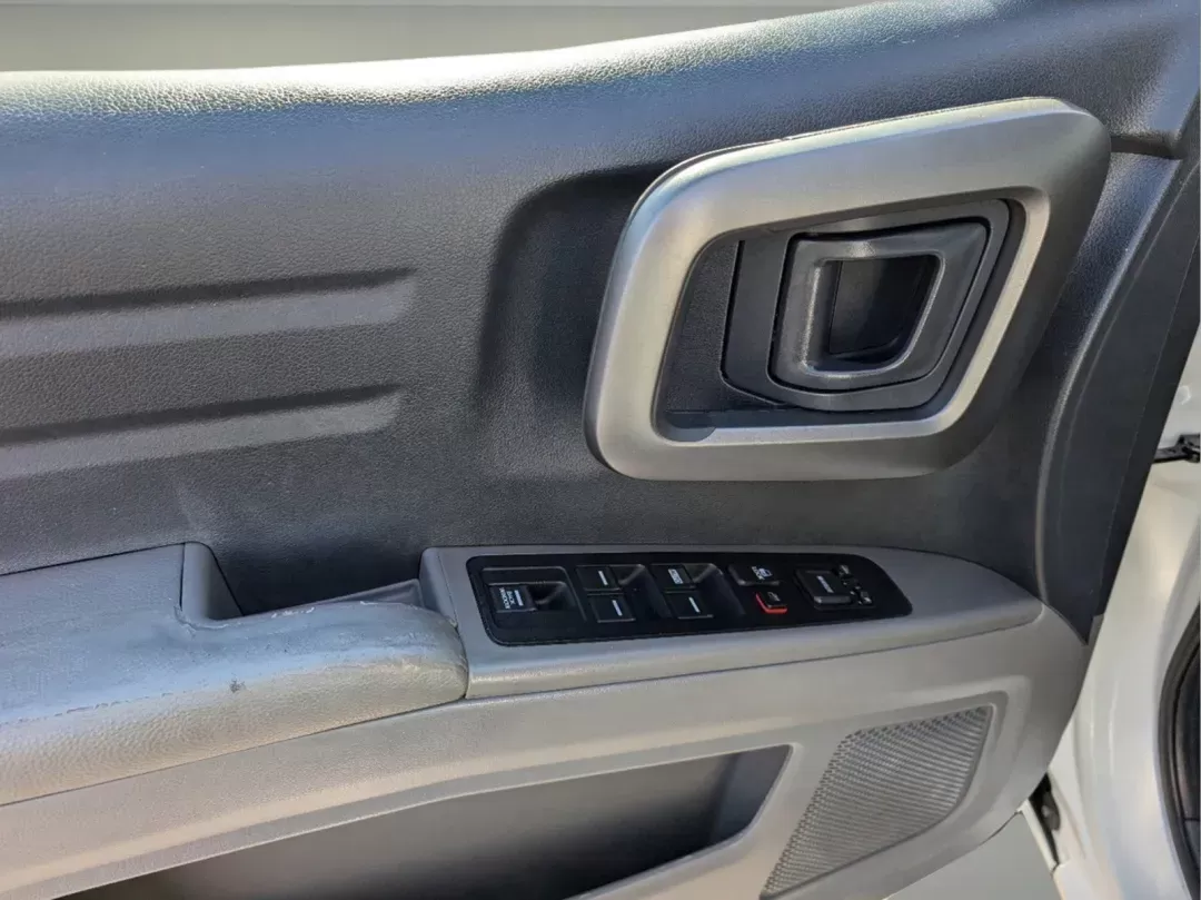 2014 Honda Ridgeline RTL (5FPYK1F50EB) with an Regular Unleaded V-6 3.5 L/212 engine, 5-Speed Automatic w/OD transmission, located at 521 Old Farm Lane Rd, Prattville, AL, 36066, (334) 325-1505, 32.482460, -86.416367 - 2014 Honda Ridgeline RTL - Photo#9