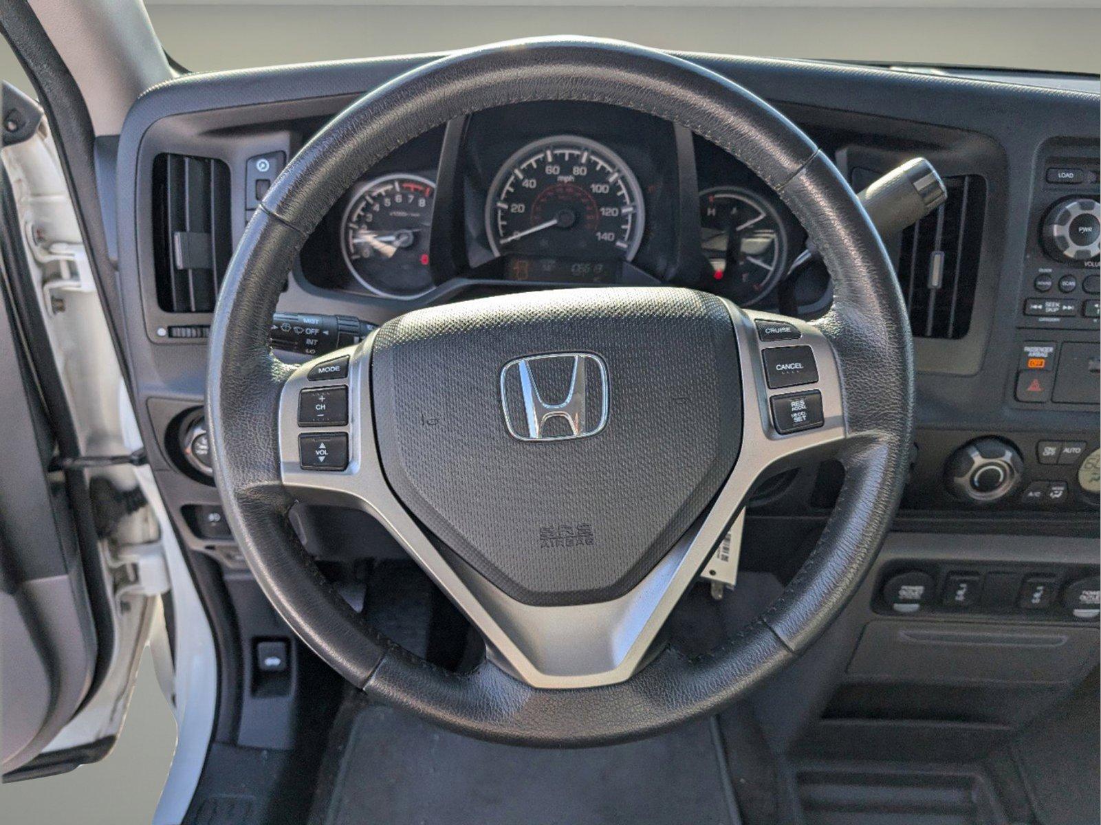 2014 Honda Ridgeline RTL (5FPYK1F50EB) with an Regular Unleaded V-6 3.5 L/212 engine, 5-Speed Automatic w/OD transmission, located at 1430 Gateway Drive, Opelika, AL, 36801, (334) 239-0944, 32.637871, -85.409790 - 2014 Honda Ridgeline RTL - Photo#13