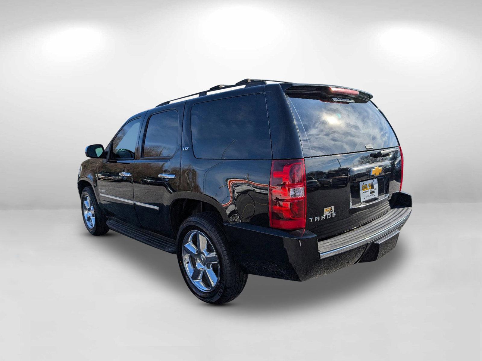 2014 /Light Cashmere/Dark Cashmere Chevrolet Tahoe LTZ (1GNSCCE0XER) with an Gas/Ethanol V8 5.3L/323 engine, 6-Speed Automatic transmission, located at 1430 Gateway Drive, Opelika, AL, 36801, (334) 239-0944, 32.637871, -85.409790 - 2014 Chevrolet Tahoe LTZ - Photo#10