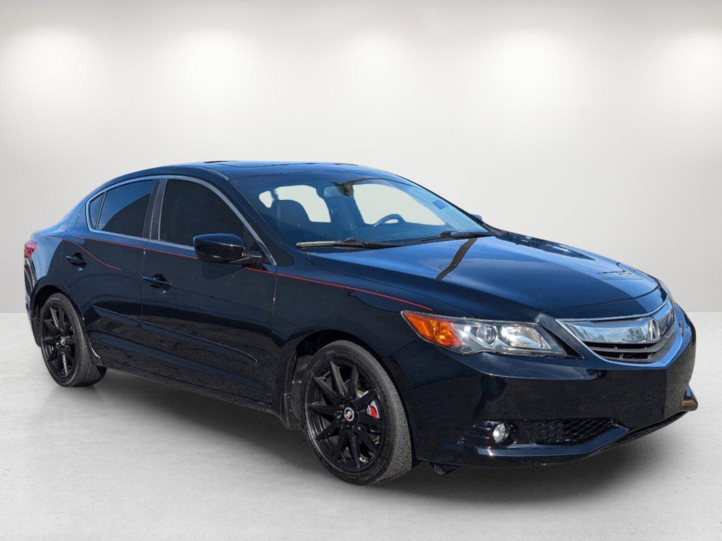 2013 Acura ILX Premium Pkg (19VDE1F54DE) with an Gas I4 2.0L/122 engine, 5-Speed Automatic w/Manual Shift transmission, located at 1430 Gateway Drive, Opelika, AL, 36801, (334) 239-0944, 32.637871, -85.409790 - 2013 Acura ILX Premium Pkg - Photo#2