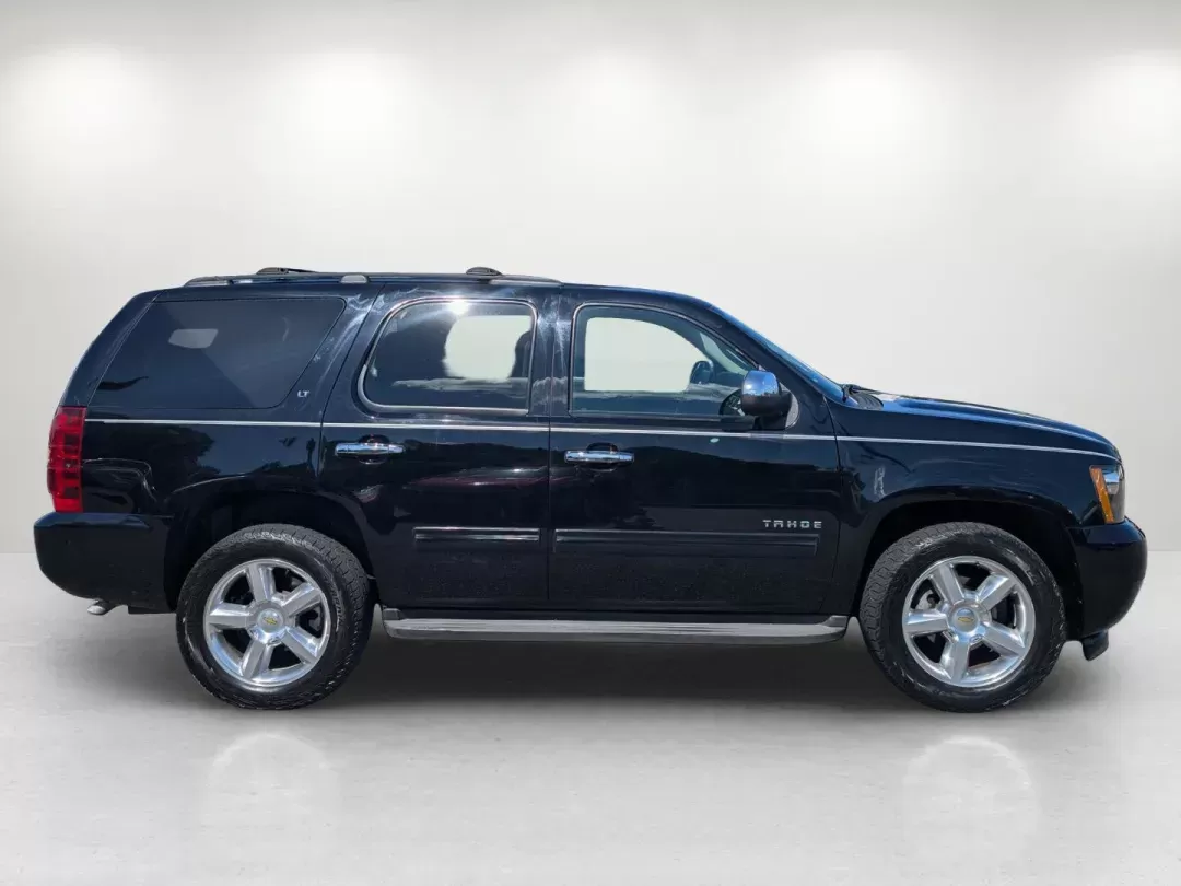 2014 /Ebony Chevrolet Tahoe LT (1GNSCBE07ER) with an Gas/Ethanol V8 5.3L/323 engine, 6-Speed Automatic transmission, located at 1430 Gateway Drive, Opelika, AL, 36801, (334) 239-0944, 32.637871, -85.409790 - 2014 Chevrolet Tahoe LT - Photo#3