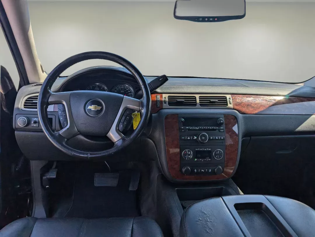 2014 /Ebony Chevrolet Tahoe LT (1GNSCBE07ER) with an Gas/Ethanol V8 5.3L/323 engine, 6-Speed Automatic transmission, located at 1430 Gateway Drive, Opelika, AL, 36801, (334) 239-0944, 32.637871, -85.409790 - 2014 Chevrolet Tahoe LT - Photo#12