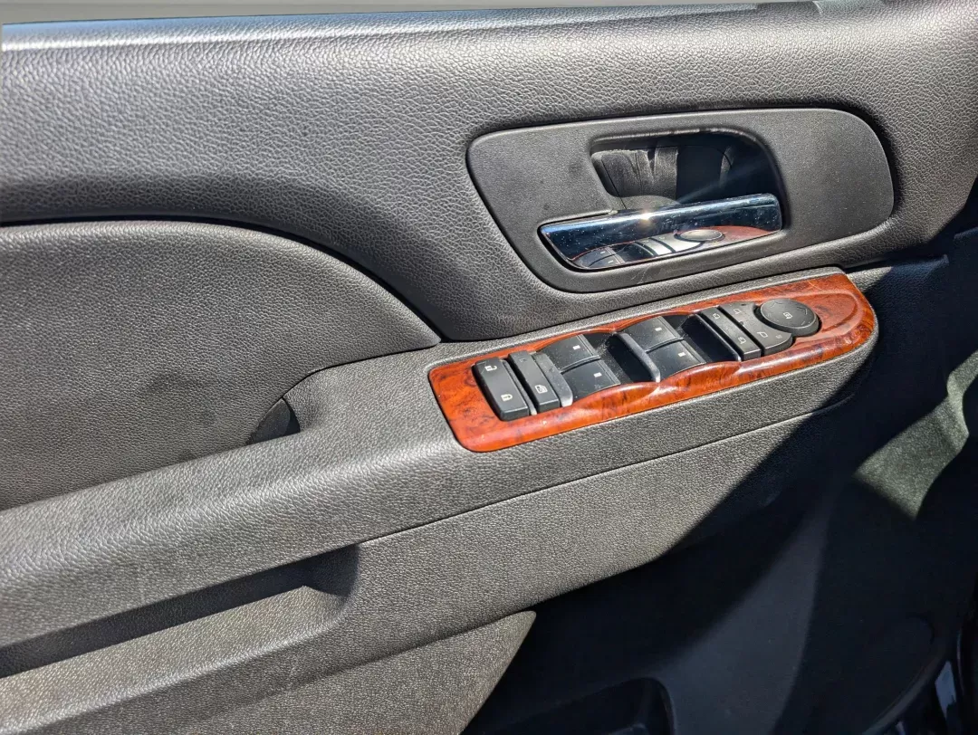 2014 /Ebony Chevrolet Tahoe LT (1GNSCBE07ER) with an Gas/Ethanol V8 5.3L/323 engine, 6-Speed Automatic transmission, located at 804 22nd Ave, Phenix City, AL, 36870, (334) 297-1860, 32.484749, -85.024475 - 2014 Chevrolet Tahoe LT - Photo#8