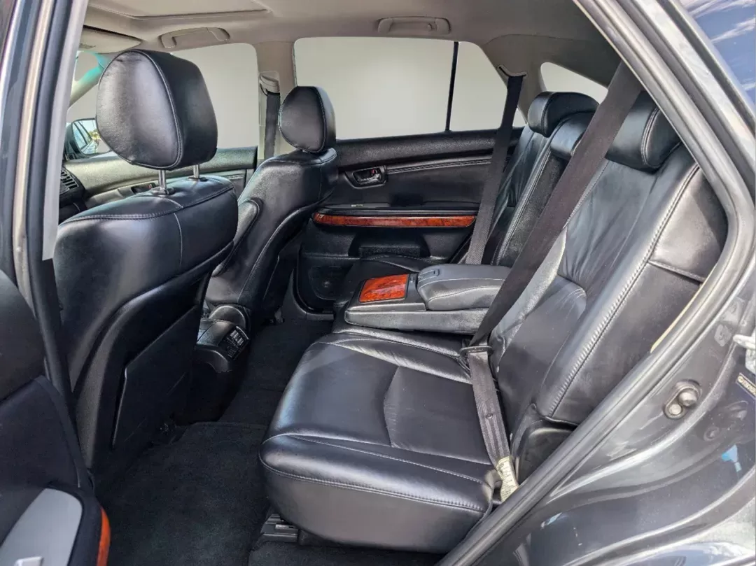 2007 /Black Lexus RX 350 (2T2GK31U37C) with an Gas V6 3.5L/210 engine, 5-Speed Automatic transmission, located at 3959 U.S. 80 W, Phenix City, AL, 36870, (334) 297-4885, 32.469296, -85.135185 - 2007 Lexus RX 350 - Photo#17