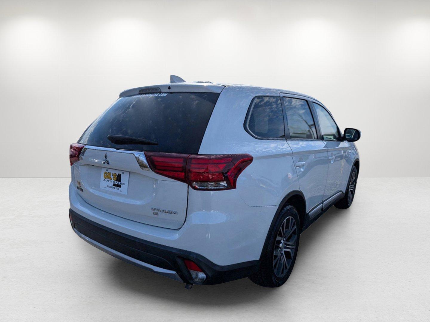 2018 Mitsubishi Outlander SE (JA4AD3A32JZ) with an Regular Unleaded I-4 2.4 L/144 engine, 1-Speed CVT w/OD transmission, located at 1430 Gateway Drive, Opelika, AL, 36801, (334) 239-0944, 32.637871, -85.409790 - 2018 Mitsubishi Outlander SE - Photo#4