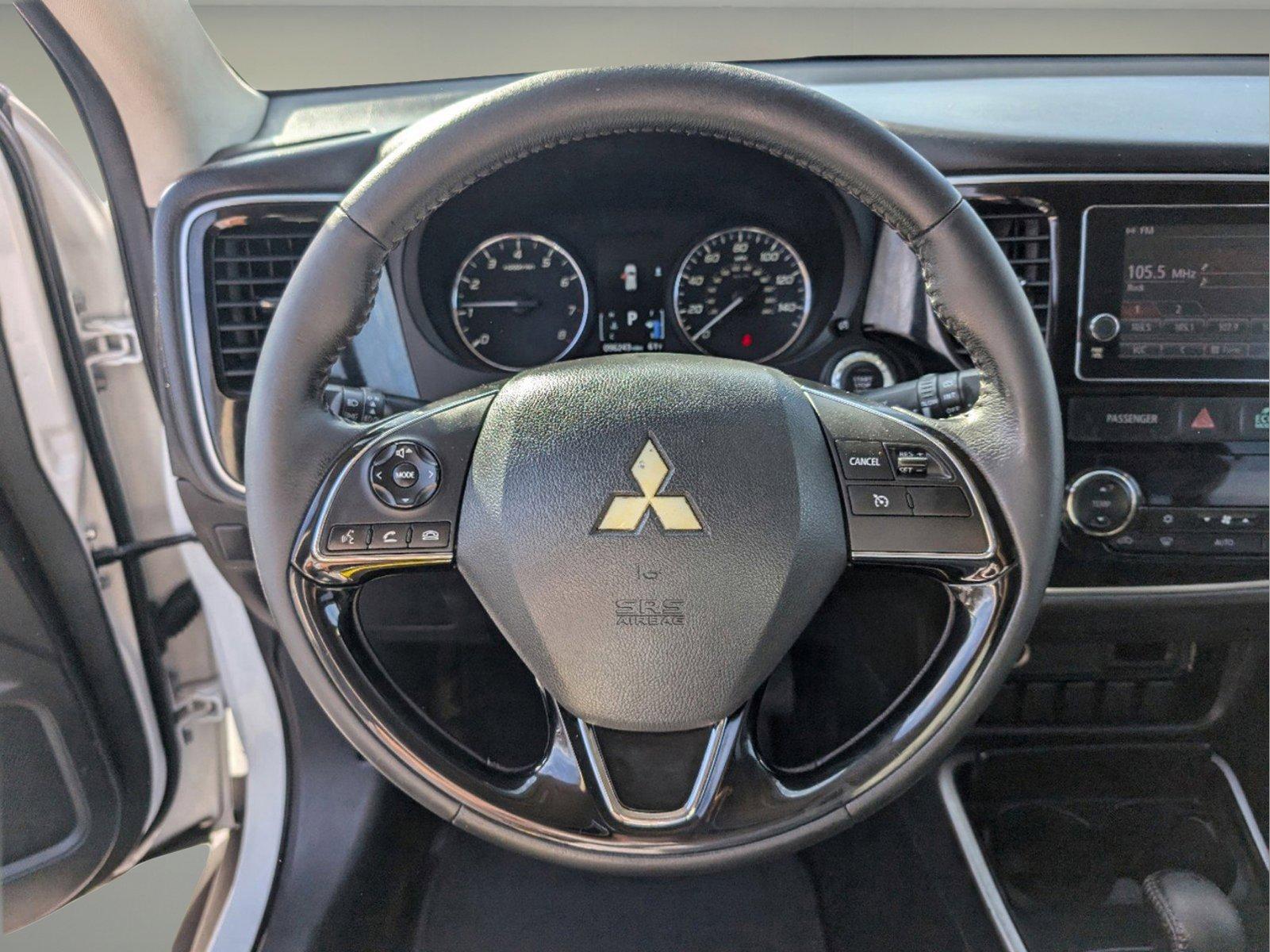 2018 Mitsubishi Outlander SE (JA4AD3A32JZ) with an Regular Unleaded I-4 2.4 L/144 engine, 1-Speed CVT w/OD transmission, located at 1430 Gateway Drive, Opelika, AL, 36801, (334) 239-0944, 32.637871, -85.409790 - 2018 Mitsubishi Outlander SE - Photo#13