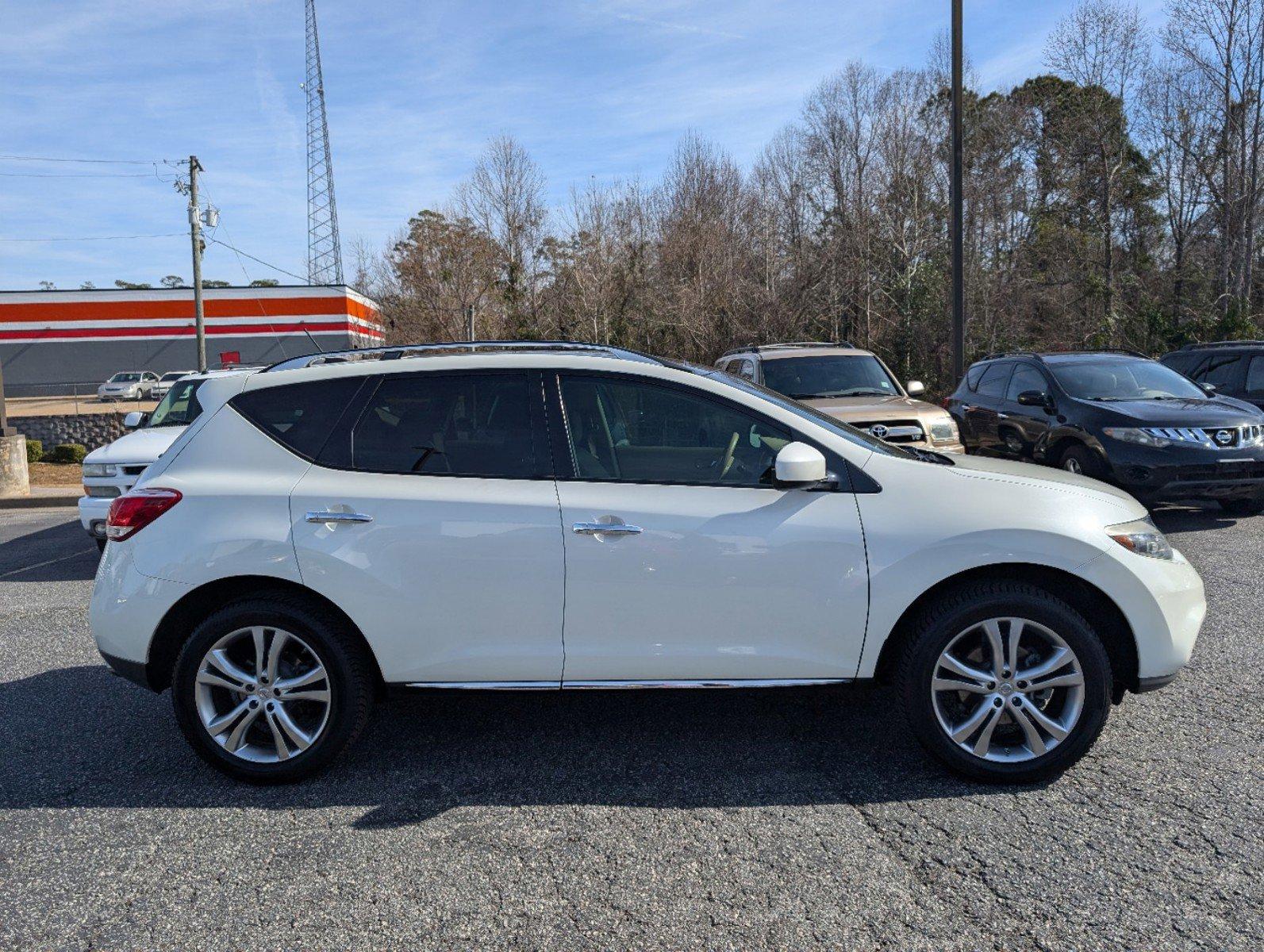 2011 /Beige Nissan Murano LE (JN8AZ1MW4BW) with an Gas V6 3.5L/ engine, 1-Speed Continuously Variable Ratio transmission, located at 7000 Northlake Connector, Columbus, GA, 31904, (706) 987-8085, 32.524975, -84.978134 - 2011 Nissan Murano LE - Photo#3