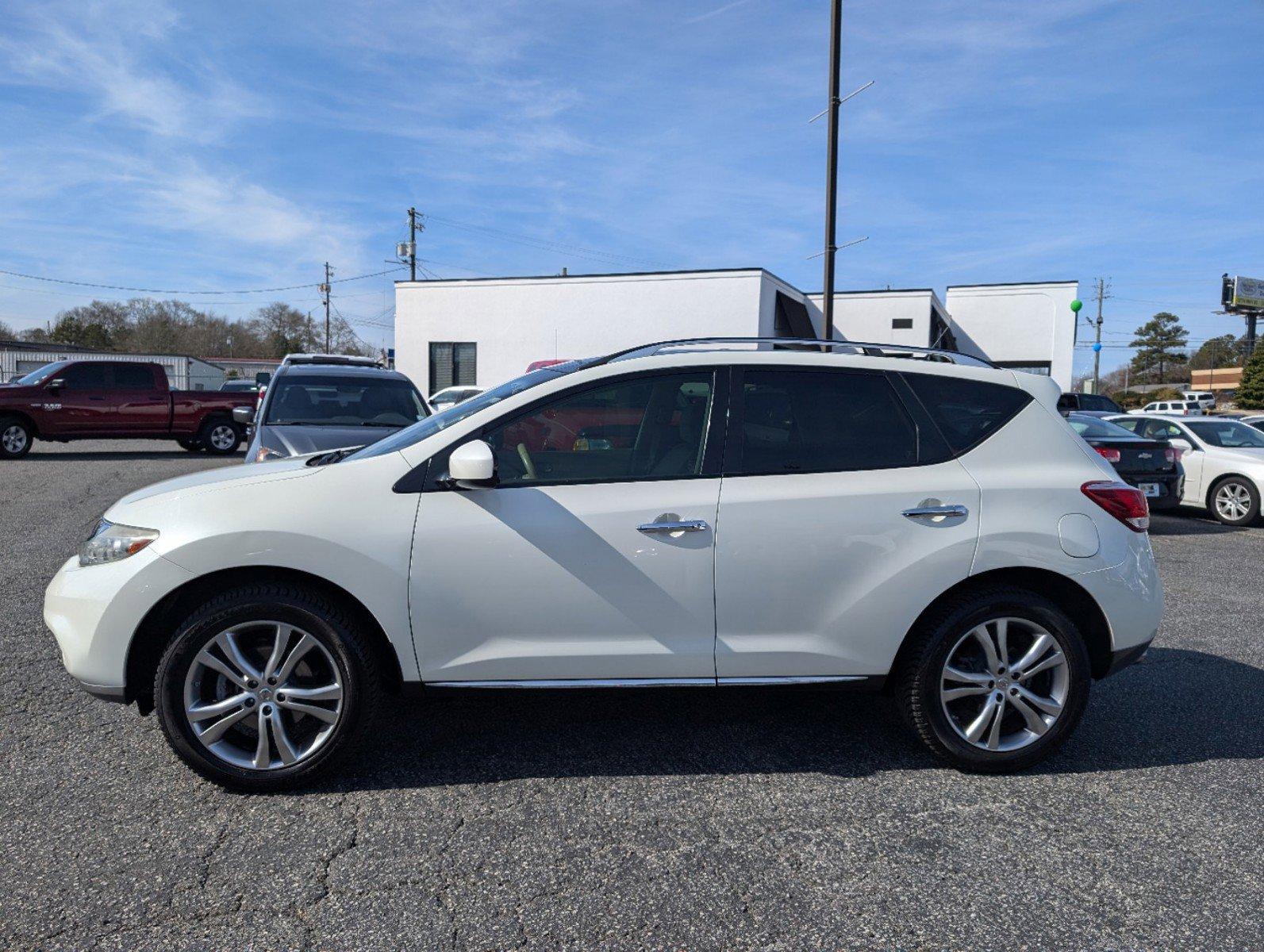 2011 /Beige Nissan Murano LE (JN8AZ1MW4BW) with an Gas V6 3.5L/ engine, 1-Speed Continuously Variable Ratio transmission, located at 7000 Northlake Connector, Columbus, GA, 31904, (706) 987-8085, 32.524975, -84.978134 - 2011 Nissan Murano LE - Photo#7