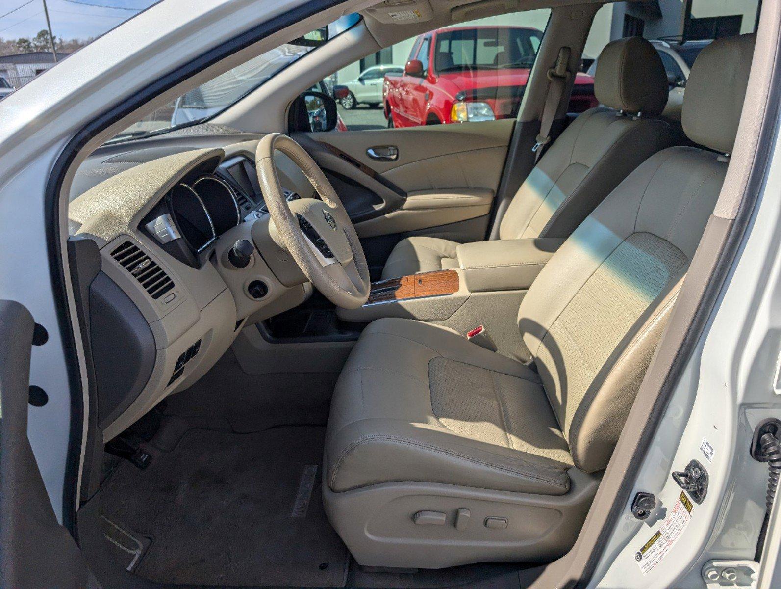 2011 /Beige Nissan Murano LE (JN8AZ1MW4BW) with an Gas V6 3.5L/ engine, 1-Speed Continuously Variable Ratio transmission, located at 7000 Northlake Connector, Columbus, GA, 31904, (706) 987-8085, 32.524975, -84.978134 - 2011 Nissan Murano LE - Photo#9