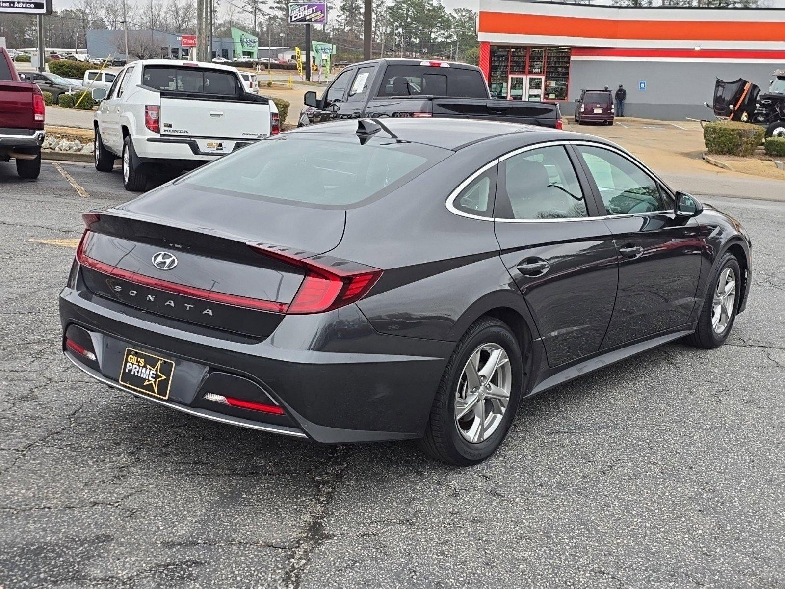 2021 /Black Hyundai Sonata SE (5NPEG4JA9MH) with an Regular Unleaded I-4 2.5 L/152 engine, 8-Speed Automatic w/OD transmission, located at 1430 Gateway Drive, Opelika, AL, 36801, (334) 239-0944, 32.637871, -85.409790 - 2021 Hyundai Sonata SE - Photo#4