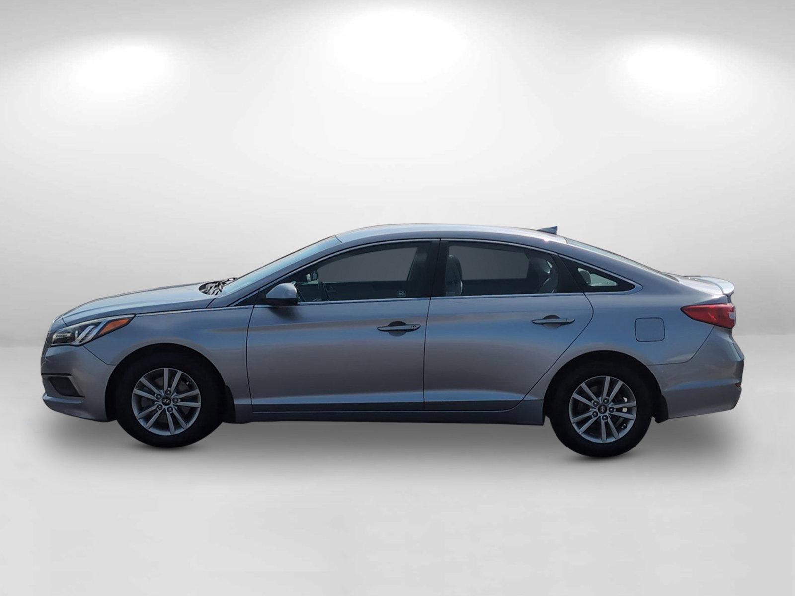 2016 /Gray Hyundai Sonata 2.4L SE (5NPE24AF3GH) with an Regular Unleaded I-4 2.4 L/144 engine, 6-Speed Automatic w/OD transmission, located at 521 Old Farm Lane Rd, Prattville, AL, 36066, (334) 325-1505, 32.482460, -86.416367 - 2016 Hyundai Sonata 2.4L SE - Photo#7