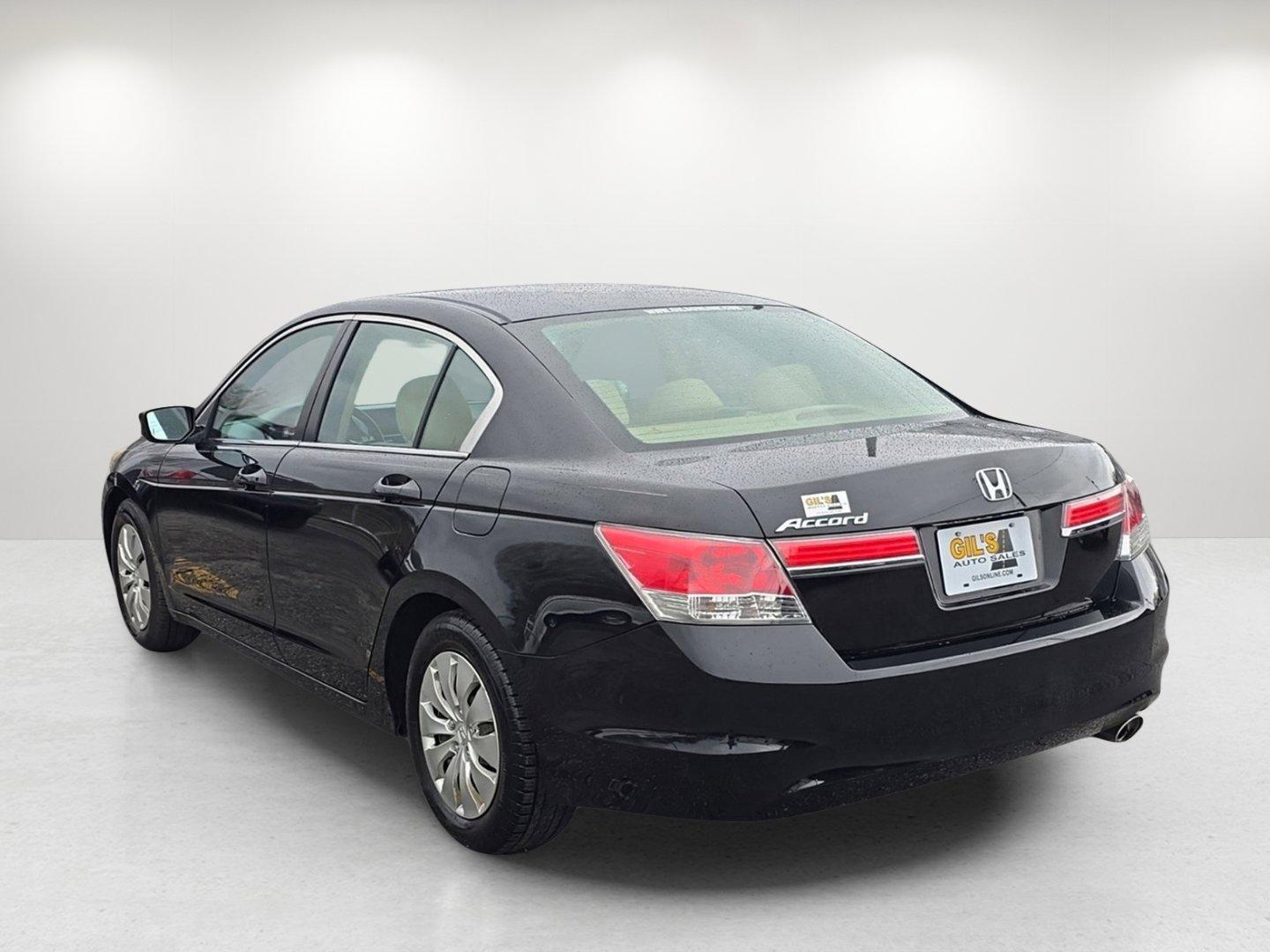 2012 Honda Accord Sdn LX (1HGCP2F32CA) with an Gas I4 2.4L/144 engine, 5-Speed Automatic transmission, located at 1430 Gateway Drive, Opelika, AL, 36801, (334) 239-0944, 32.637871, -85.409790 - 2012 Honda Accord Sdn LX - Photo#6