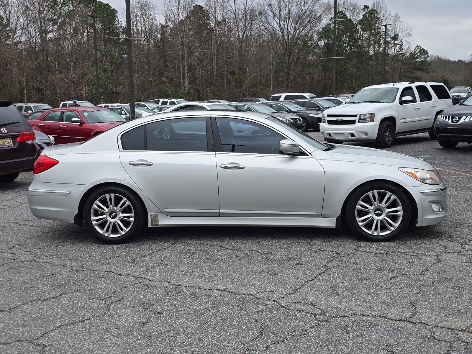 2013 /Jet black Hyundai Genesis 3.8L (KMHGC4DD7DU) with an Gas V6 3.8L/231 engine, 8-Speed Automatic w/Manual Shift transmission, located at 3959 U.S. 80 W, Phenix City, AL, 36870, (334) 297-4885, 32.469296, -85.135185 - 2013 Hyundai Genesis 3.8L - Photo#3