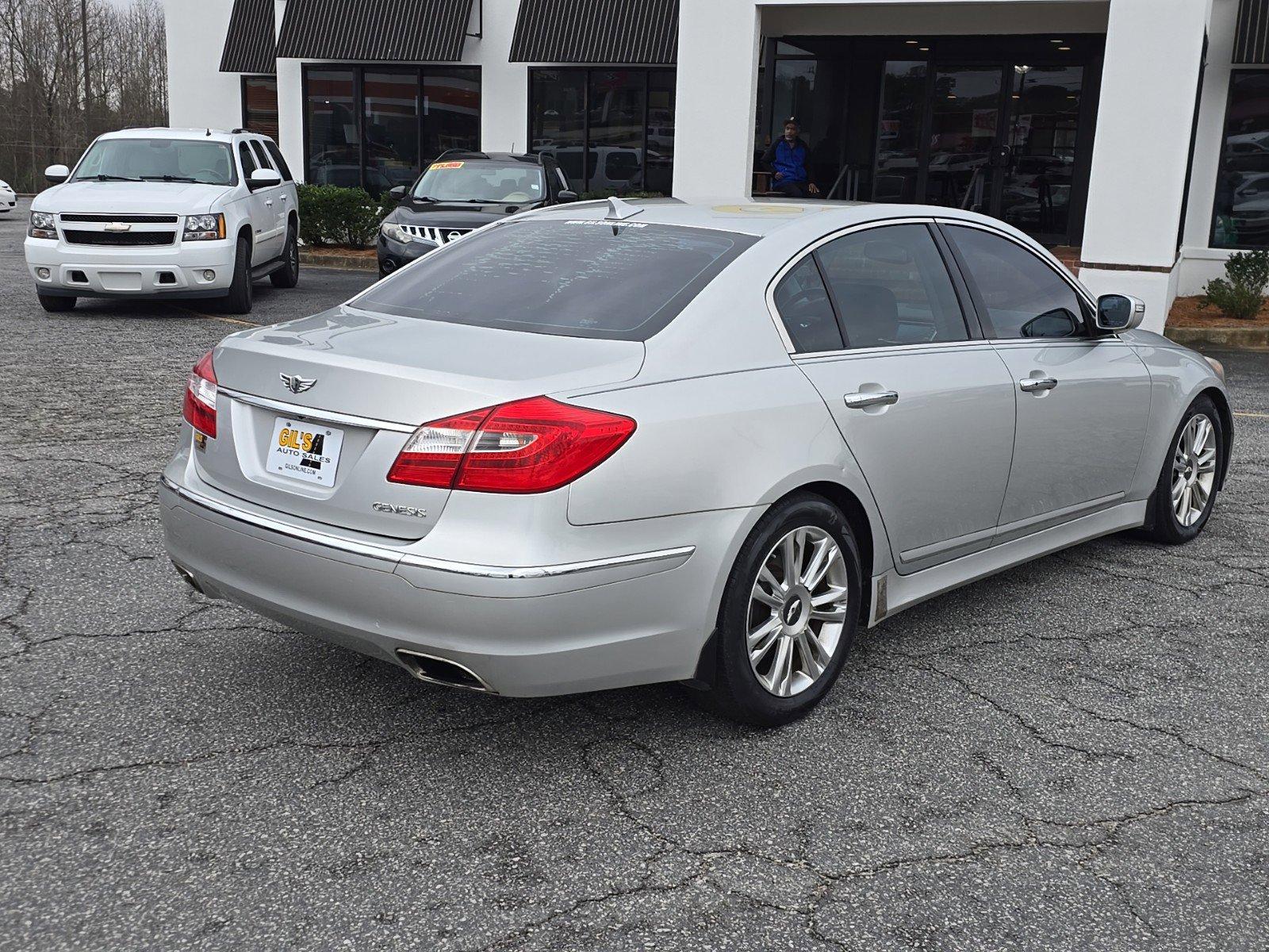 2013 /Jet black Hyundai Genesis 3.8L (KMHGC4DD7DU) with an Gas V6 3.8L/231 engine, 8-Speed Automatic w/Manual Shift transmission, located at 3959 U.S. 80 W, Phenix City, AL, 36870, (334) 297-4885, 32.469296, -85.135185 - 2013 Hyundai Genesis 3.8L - Photo#4