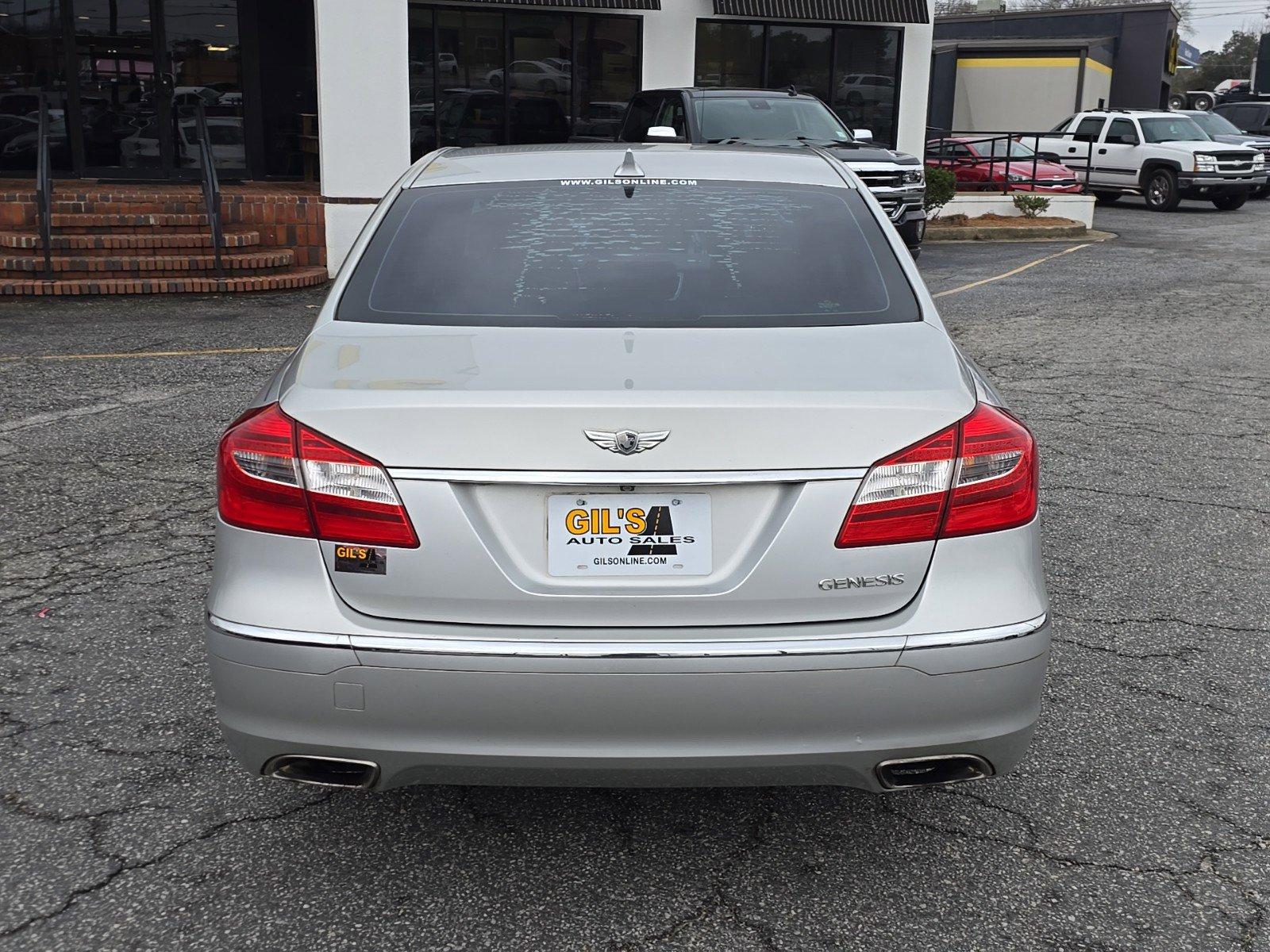 2013 /Jet black Hyundai Genesis 3.8L (KMHGC4DD7DU) with an Gas V6 3.8L/231 engine, 8-Speed Automatic w/Manual Shift transmission, located at 3959 U.S. 80 W, Phenix City, AL, 36870, (334) 297-4885, 32.469296, -85.135185 - 2013 Hyundai Genesis 3.8L - Photo#5