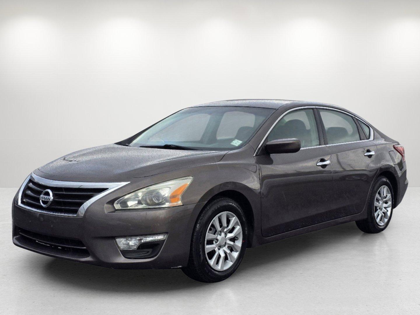 2013 /Charcoal Nissan Altima 2.5 S (1N4AL3AP0DC) with an Gas I4 2.5L/152 engine, 1-Speed Continuously Variable Ratio transmission, located at 1430 Gateway Drive, Opelika, AL, 36801, (334) 239-0944, 32.637871, -85.409790 - 2013 Nissan Altima 2.5 S - Photo#0