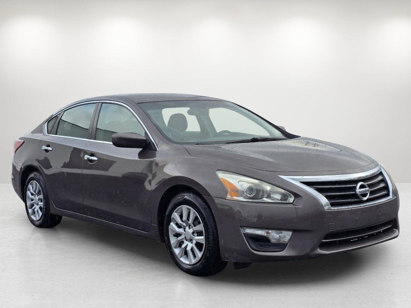 2013 /Charcoal Nissan Altima 2.5 S (1N4AL3AP0DC) with an Gas I4 2.5L/152 engine, 1-Speed Continuously Variable Ratio transmission, located at 1430 Gateway Drive, Opelika, AL, 36801, (334) 239-0944, 32.637871, -85.409790 - 2013 Nissan Altima 2.5 S - Photo#2