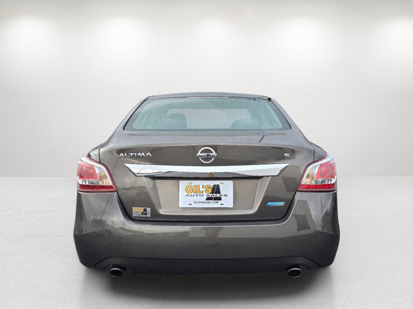 2013 /Charcoal Nissan Altima 2.5 S (1N4AL3AP0DC) with an Gas I4 2.5L/152 engine, 1-Speed Continuously Variable Ratio transmission, located at 1430 Gateway Drive, Opelika, AL, 36801, (334) 239-0944, 32.637871, -85.409790 - 2013 Nissan Altima 2.5 S - Photo#5