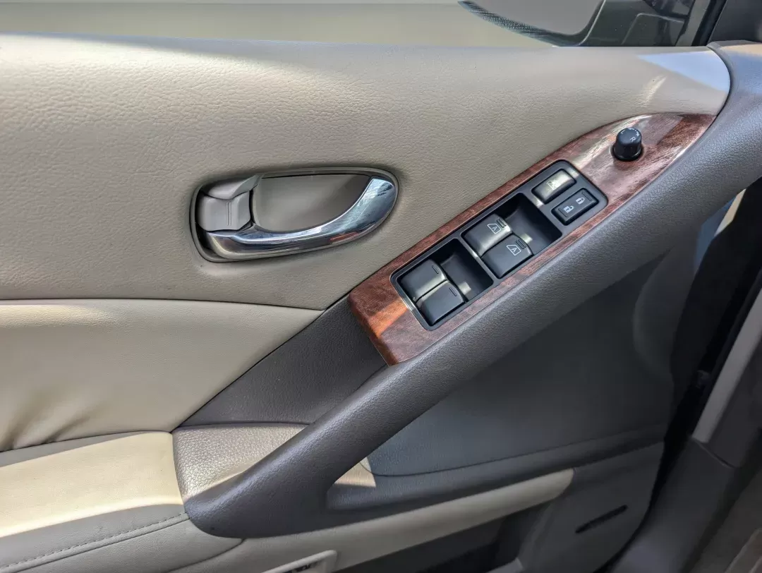 2010 /Beige Nissan Murano LE (JN8AZ1MW6AW) with an Gas V6 3.5L/ engine, 1-Speed Automatic (CVT) Continuously Variable transmission, located at 7000 Northlake Connector, Columbus, GA, 31904, (706) 987-8085, 32.524975, -84.978134 - 2010 Nissan Murano LE - Photo#8