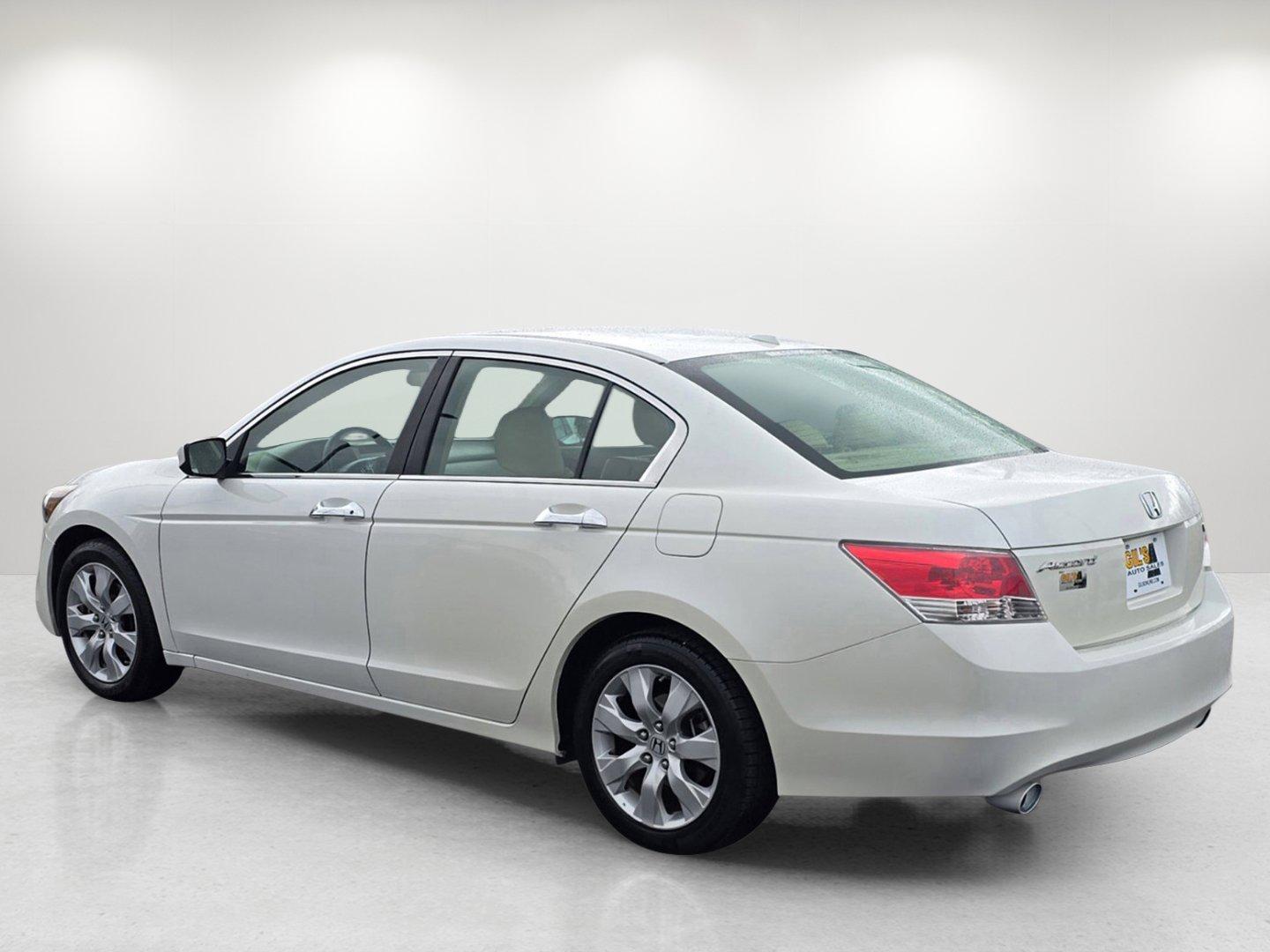 2010 Honda Accord Sdn EX-L (5KBCP3F81AB) with an Gas V6 3.5L/213 engine, 5-Speed Automatic transmission, located at 7000 Northlake Connector, Columbus, GA, 31904, (706) 987-8085, 32.524975, -84.978134 - 2010 Honda Accord Sdn EX-L - Photo#6