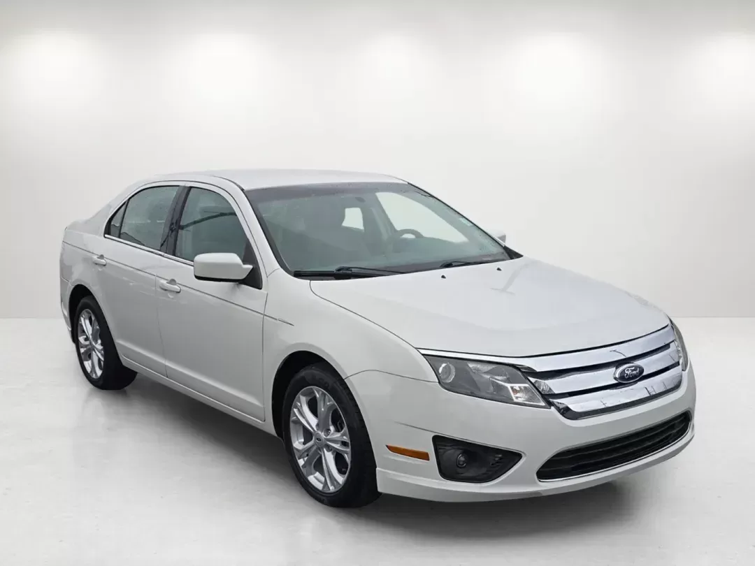 2012 Ford Fusion SE (3FAHP0HA7CR) with an Gas I4 2.5L/152 engine, 6-Speed Automatic transmission, located at 521 Old Farm Lane Rd, Prattville, AL, 36066, (334) 325-1505, 32.482460, -86.416367 - 2012 Ford Fusion SE - Photo#3