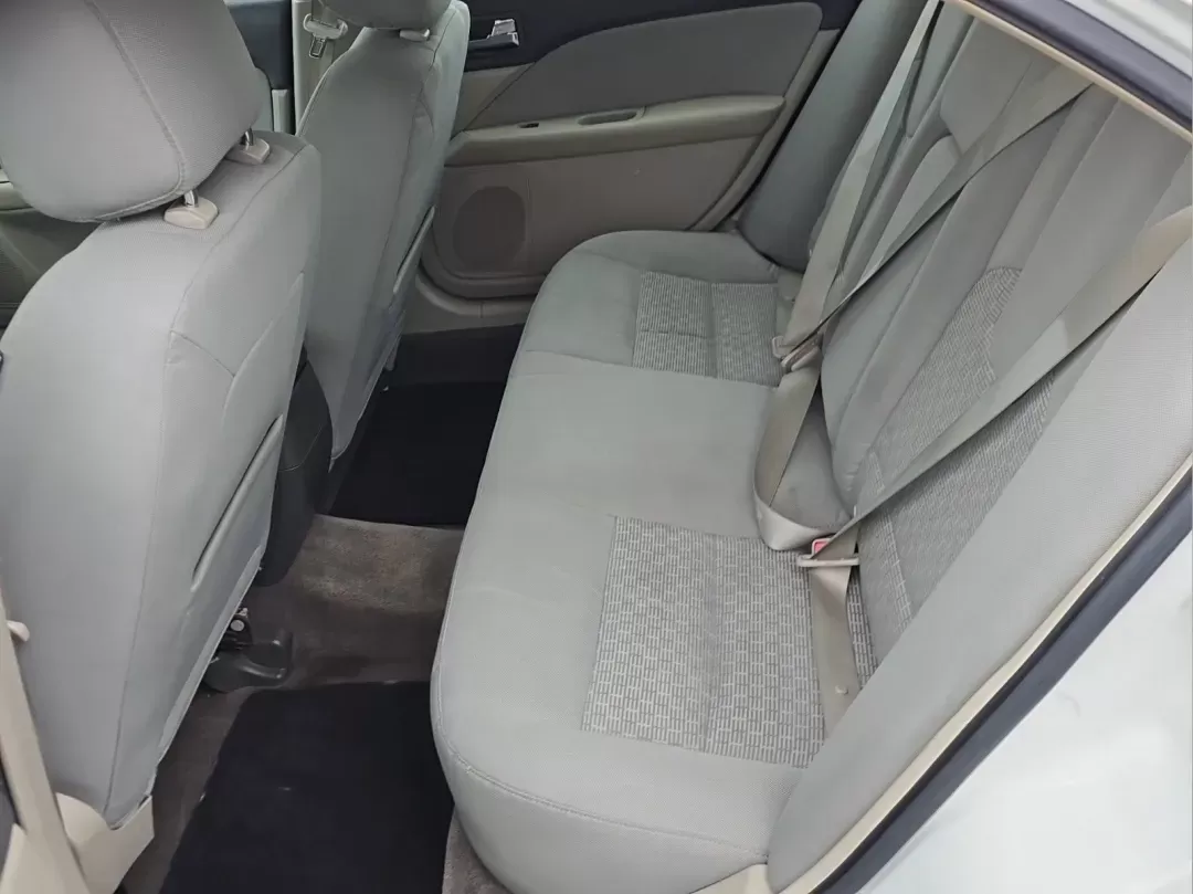 2012 Ford Fusion SE (3FAHP0HA7CR) with an Gas I4 2.5L/152 engine, 6-Speed Automatic transmission, located at 521 Old Farm Lane Rd, Prattville, AL, 36066, (334) 325-1505, 32.482460, -86.416367 - 2012 Ford Fusion SE - Photo#10