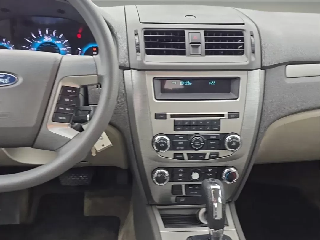 2012 Ford Fusion SE (3FAHP0HA7CR) with an Gas I4 2.5L/152 engine, 6-Speed Automatic transmission, located at 521 Old Farm Lane Rd, Prattville, AL, 36066, (334) 325-1505, 32.482460, -86.416367 - 2012 Ford Fusion SE - Photo#12