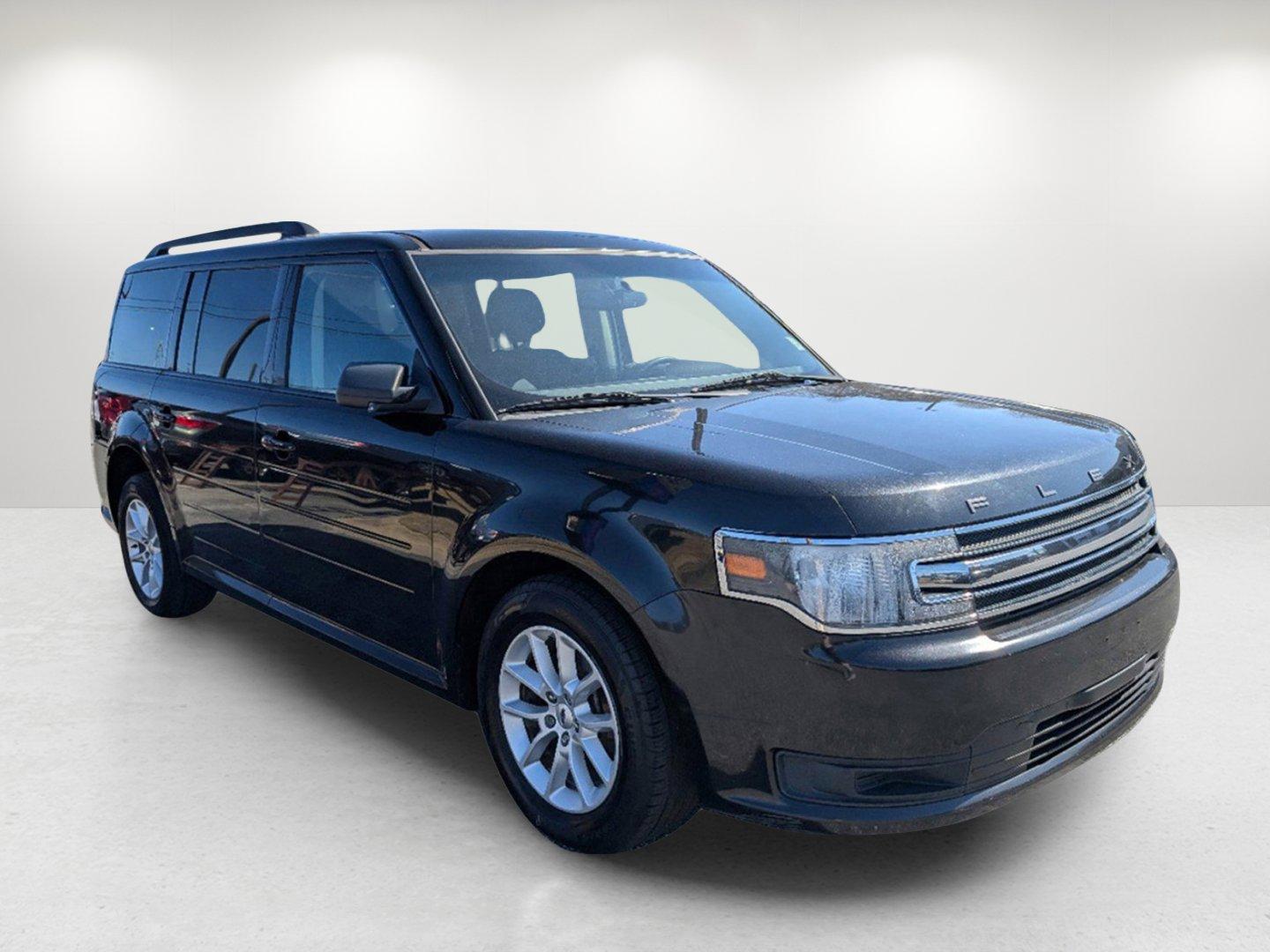 2013 Ford Flex SE (2FMGK5B80DB) with an Gas V6 3.5L/213 engine, 6-Speed Automatic transmission, located at 1430 Gateway Drive, Opelika, AL, 36801, (334) 239-0944, 32.637871, -85.409790 - 2013 Ford Flex SE - Photo#2