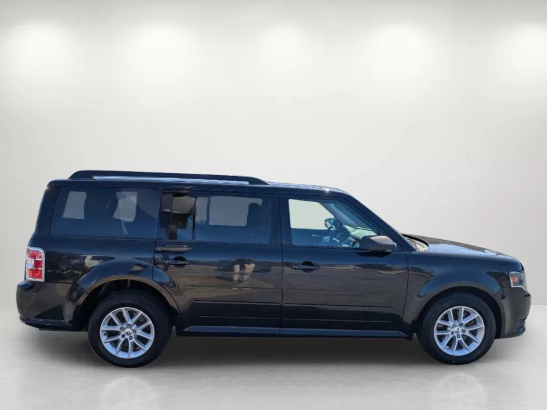 2013 Ford Flex SE (2FMGK5B80DB) with an Gas V6 3.5L/213 engine, 6-Speed Automatic transmission, located at 1430 Gateway Drive, Opelika, AL, 36801, (334) 239-0944, 32.637871, -85.409790 - 2013 Ford Flex SE - Photo#4