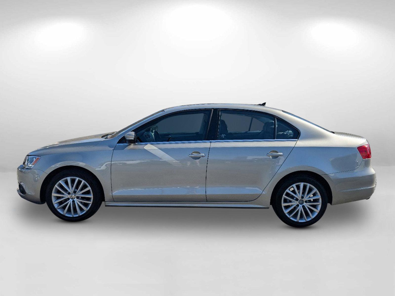 2013 Volkswagen Jetta Sedan (3VWLP7AJ2DM) with an Gas I5 2.5L/151 engine, 6-Speed Automatic w/manual shift transmission, located at 3959 U.S. 80 W, Phenix City, AL, 36870, (334) 297-4885, 32.469296, -85.135185 - 2013 Volkswagen Jetta Sedan - Photo#10