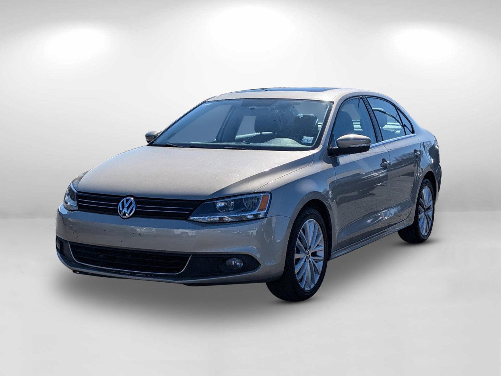 2013 Volkswagen Jetta Sedan (3VWLP7AJ2DM) with an Gas I5 2.5L/151 engine, 6-Speed Automatic w/manual shift transmission, located at 3959 U.S. 80 W, Phenix City, AL, 36870, (334) 297-4885, 32.469296, -85.135185 - 2013 Volkswagen Jetta Sedan - Photo#3