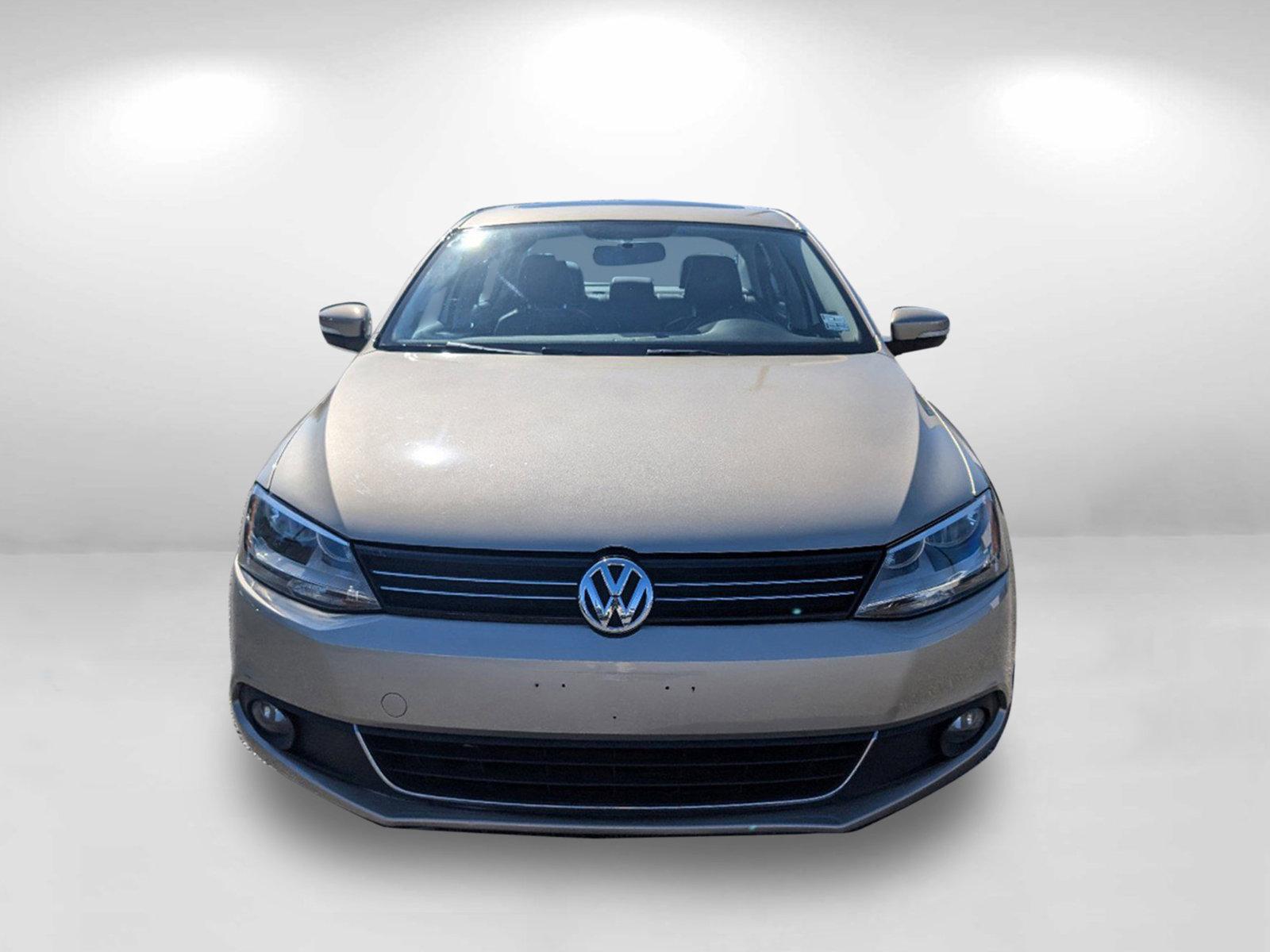 2013 Volkswagen Jetta Sedan (3VWLP7AJ2DM) with an Gas I5 2.5L/151 engine, 6-Speed Automatic w/manual shift transmission, located at 3959 U.S. 80 W, Phenix City, AL, 36870, (334) 297-4885, 32.469296, -85.135185 - 2013 Volkswagen Jetta Sedan - Photo#4