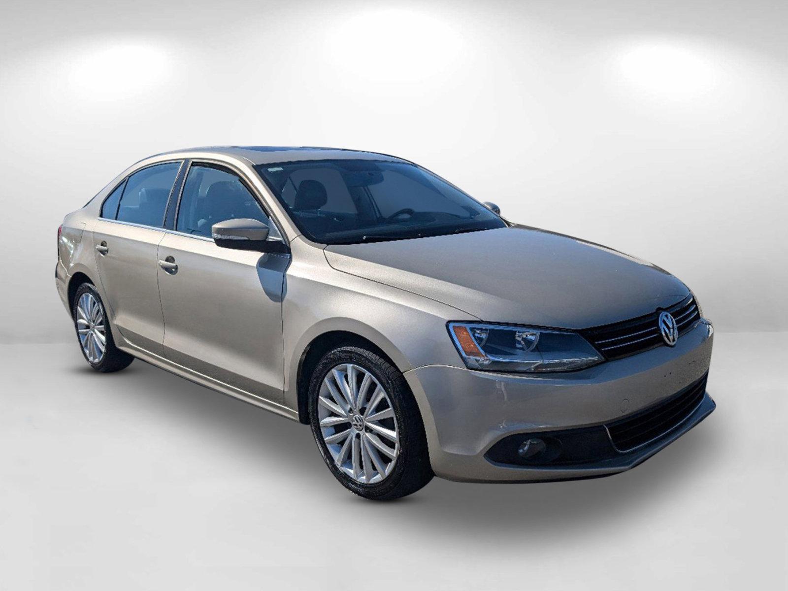 2013 Volkswagen Jetta Sedan (3VWLP7AJ2DM) with an Gas I5 2.5L/151 engine, 6-Speed Automatic w/manual shift transmission, located at 3959 U.S. 80 W, Phenix City, AL, 36870, (334) 297-4885, 32.469296, -85.135185 - 2013 Volkswagen Jetta Sedan - Photo#5