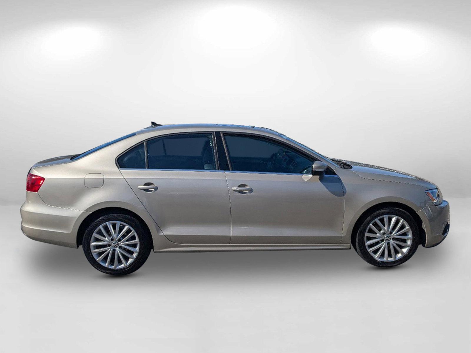 2013 Volkswagen Jetta Sedan (3VWLP7AJ2DM) with an Gas I5 2.5L/151 engine, 6-Speed Automatic w/manual shift transmission, located at 3959 U.S. 80 W, Phenix City, AL, 36870, (334) 297-4885, 32.469296, -85.135185 - 2013 Volkswagen Jetta Sedan - Photo#6