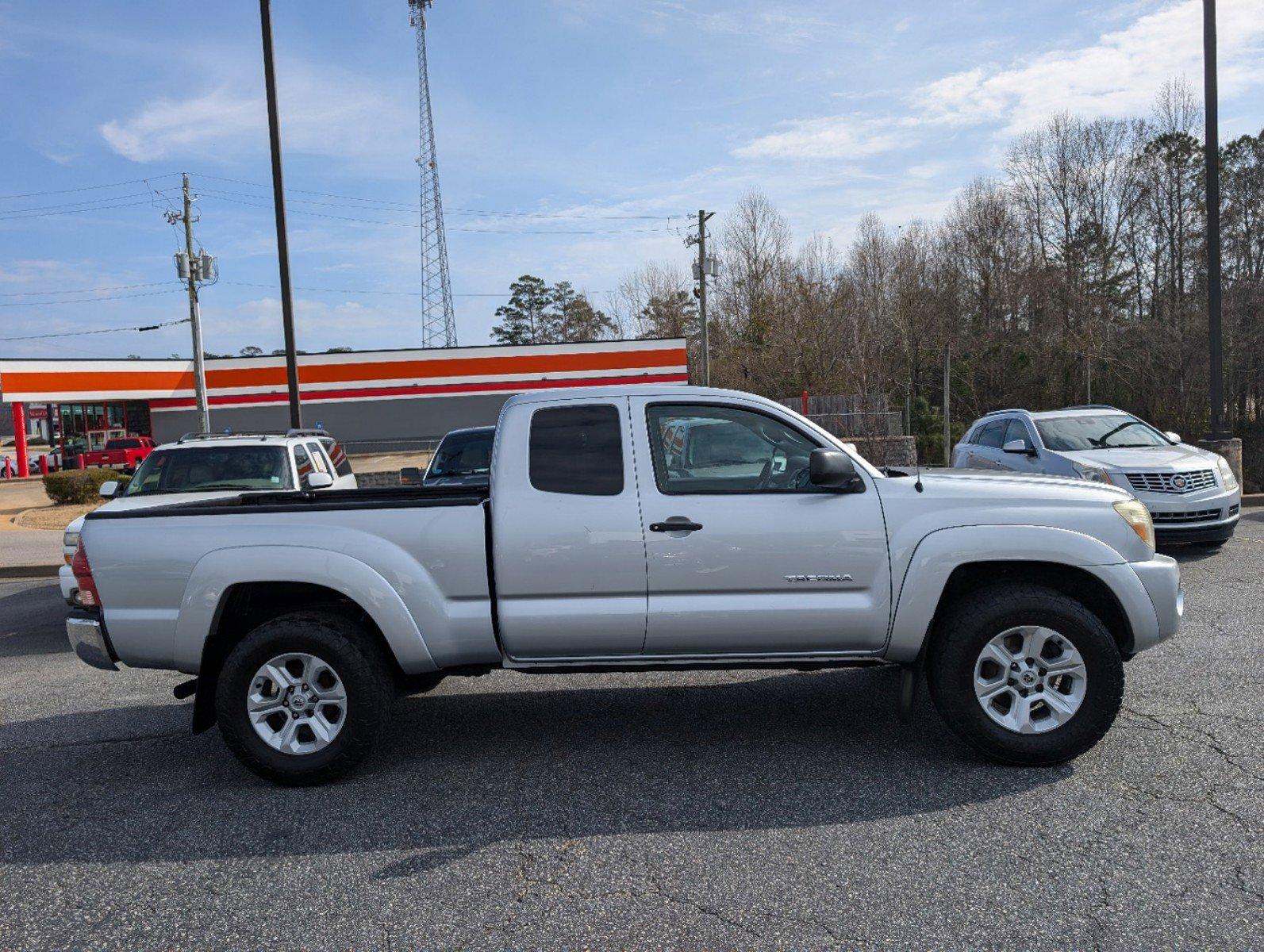 2005 Toyota Tacoma PreRunner (5TETU62N35Z) with an Gas V6 4.0L/241 engine, 5-Speed Automatic w/OD transmission, located at 3959 U.S. 80 W, Phenix City, AL, 36870, (334) 297-4885, 32.469296, -85.135185 - 2005 Toyota Tacoma PreRunner - Photo#3