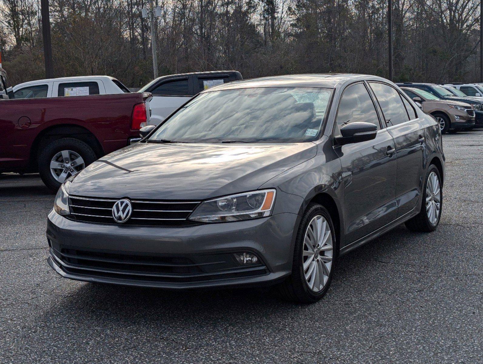 2016 Volkswagen Jetta Sedan (3VWL07AJ9GM) with an Intercooled Turbo Regular Unleaded I-4 1.8 L/110 engine, 6-Speed Automatic w/OD transmission, located at 3959 U.S. 80 W, Phenix City, AL, 36870, (334) 297-4885, 32.469296, -85.135185 - 2016 Volkswagen Jetta Sedan - Photo#0