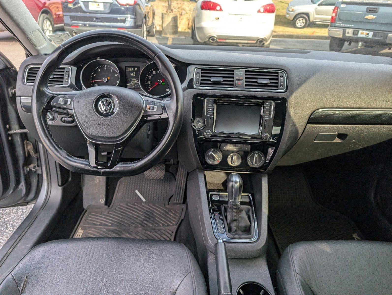 2016 Volkswagen Jetta Sedan (3VWL07AJ9GM) with an Intercooled Turbo Regular Unleaded I-4 1.8 L/110 engine, 6-Speed Automatic w/OD transmission, located at 3959 U.S. 80 W, Phenix City, AL, 36870, (334) 297-4885, 32.469296, -85.135185 - 2016 Volkswagen Jetta Sedan - Photo#10